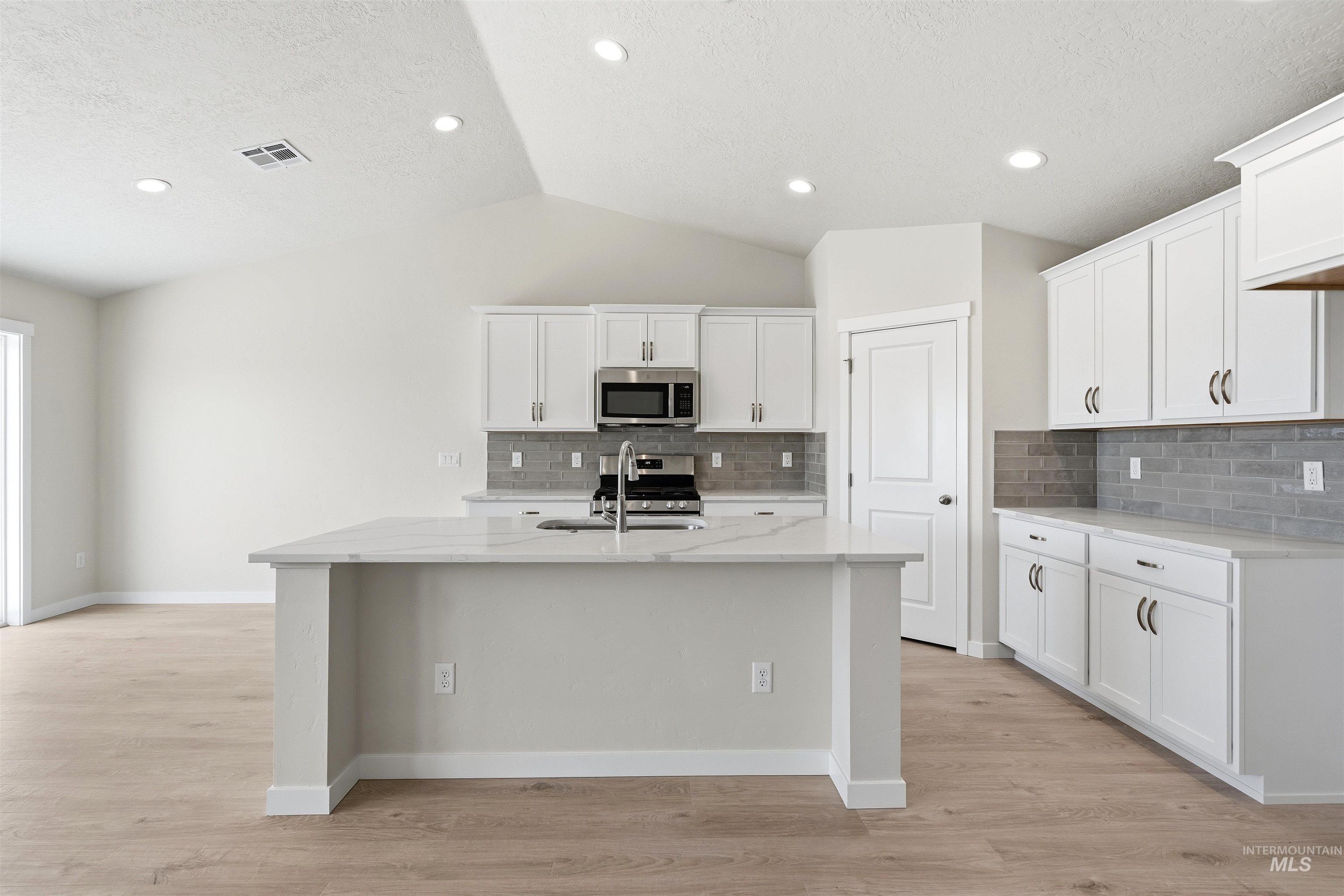 1652 Longford St Property Photo 3