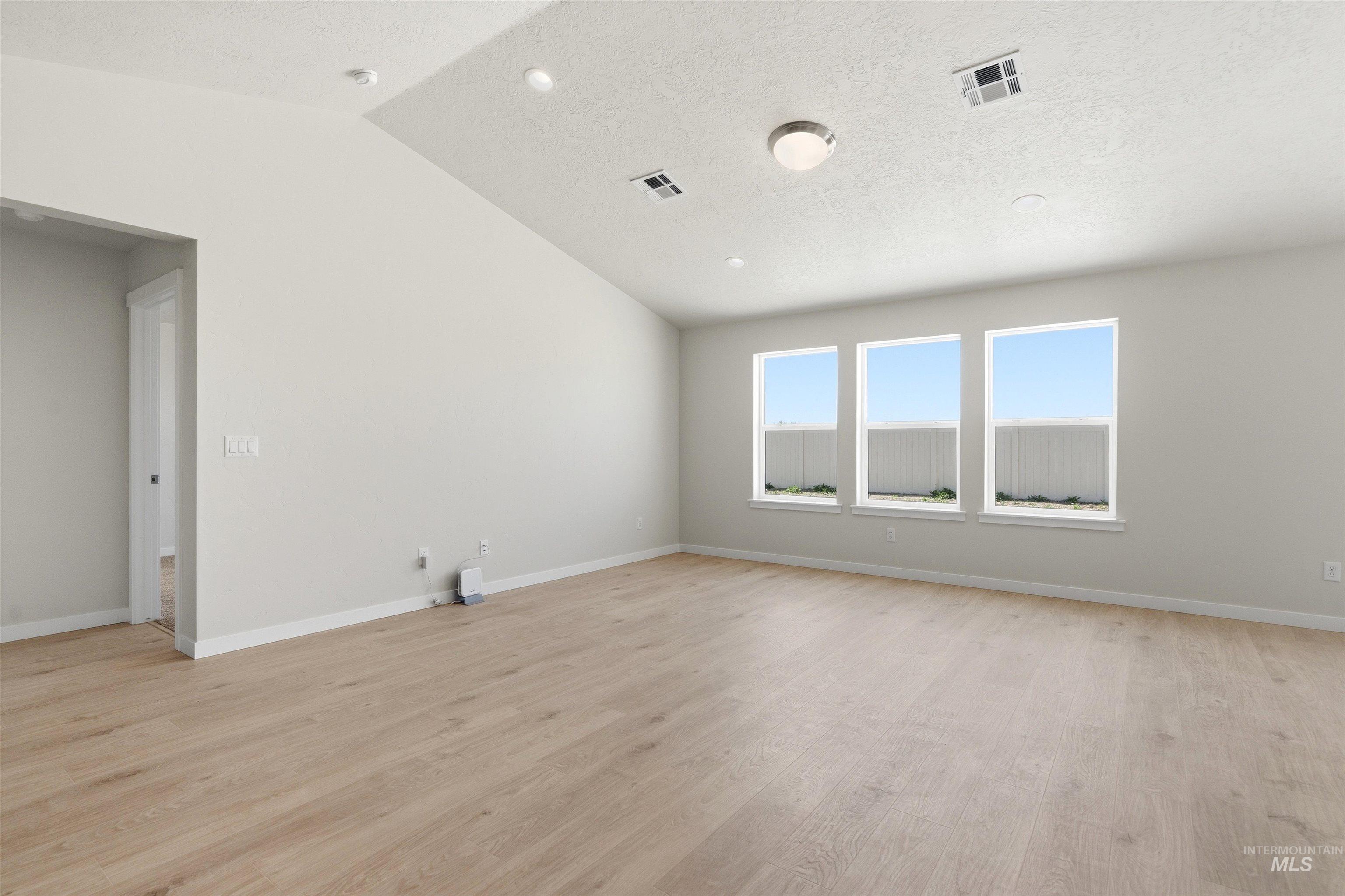 1652 Longford St Property Photo 7