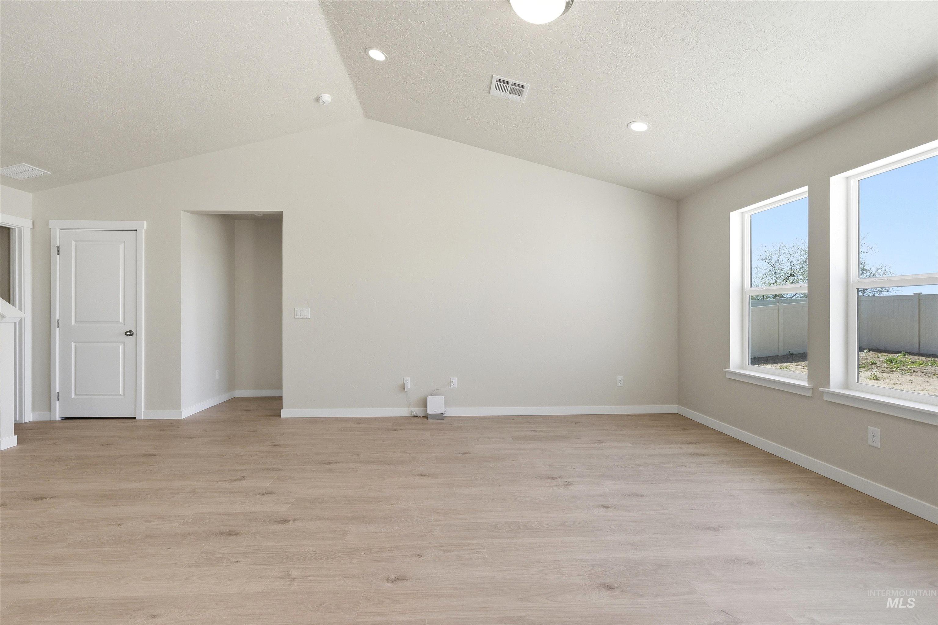 1652 Longford St Property Photo 8