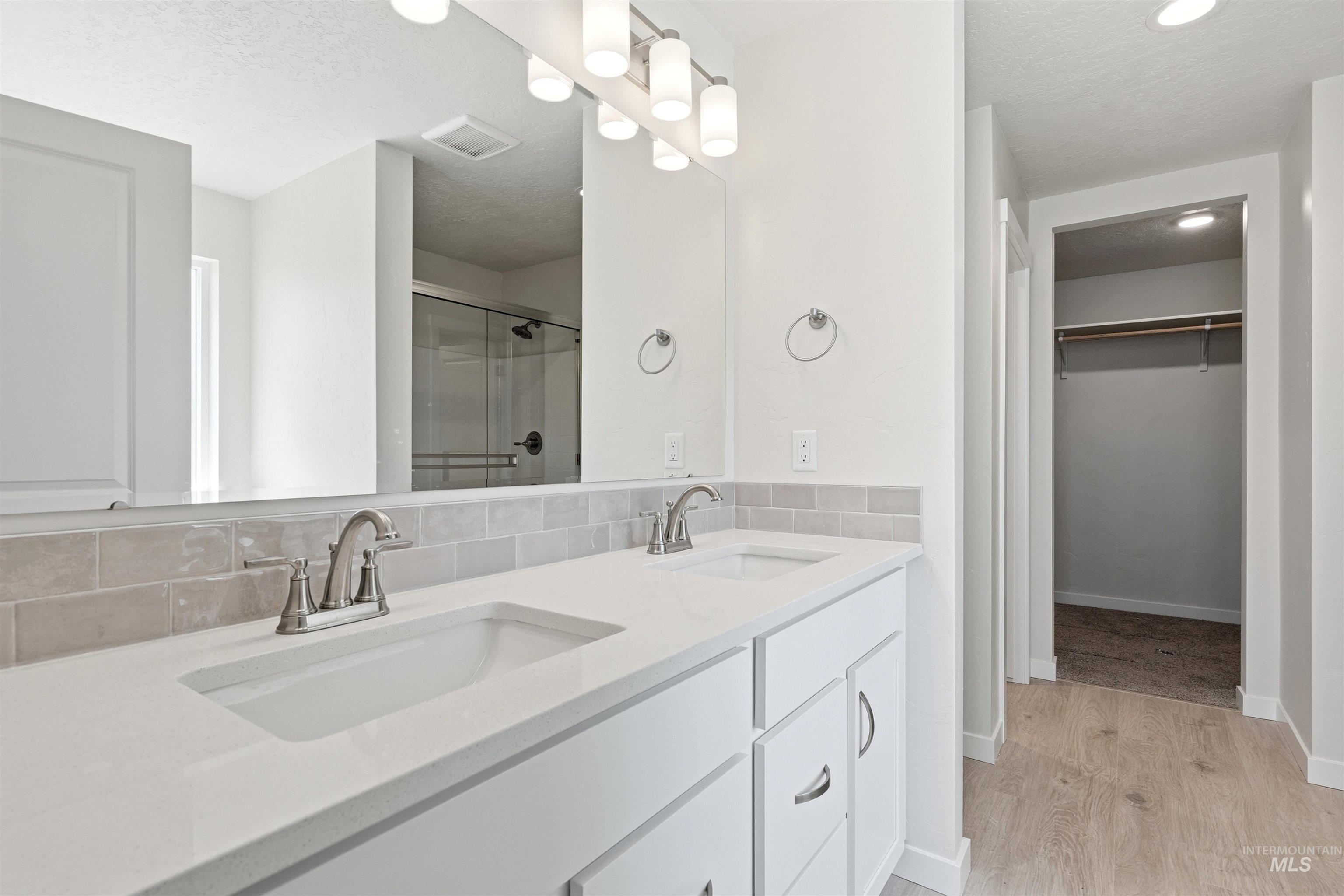 1652 Longford St Property Photo 11