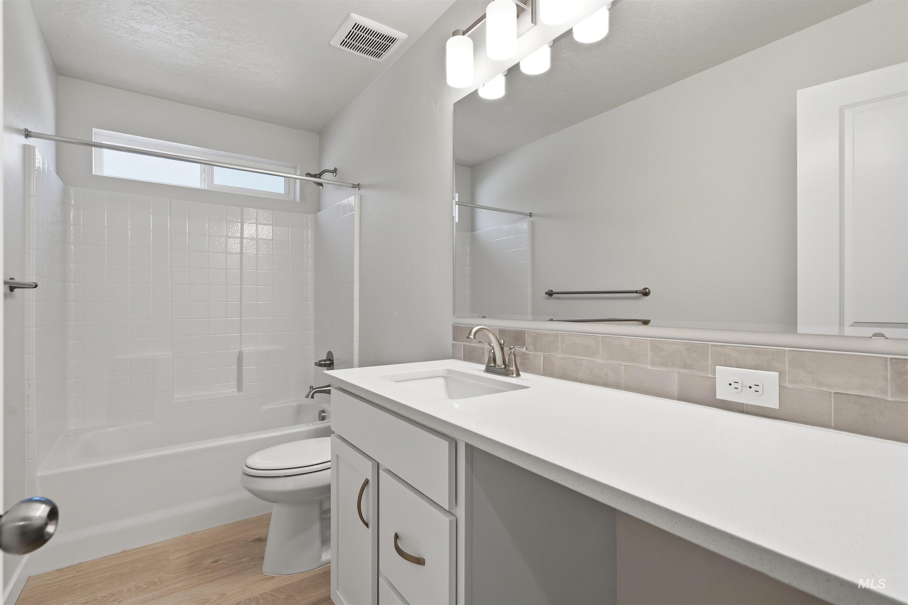 1652 Longford St Property Photo 16