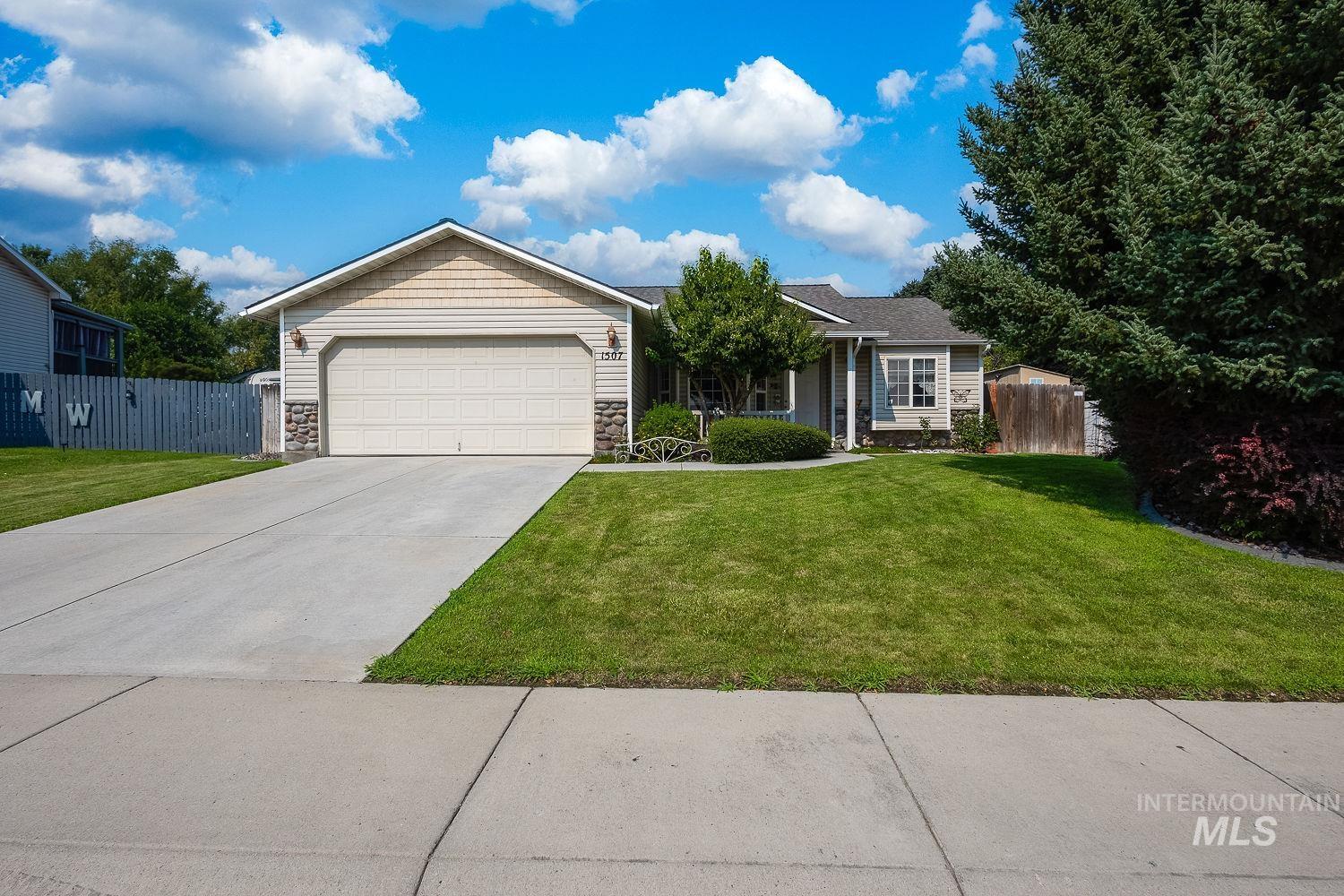 1507 S Willow Creek Property Photo 1