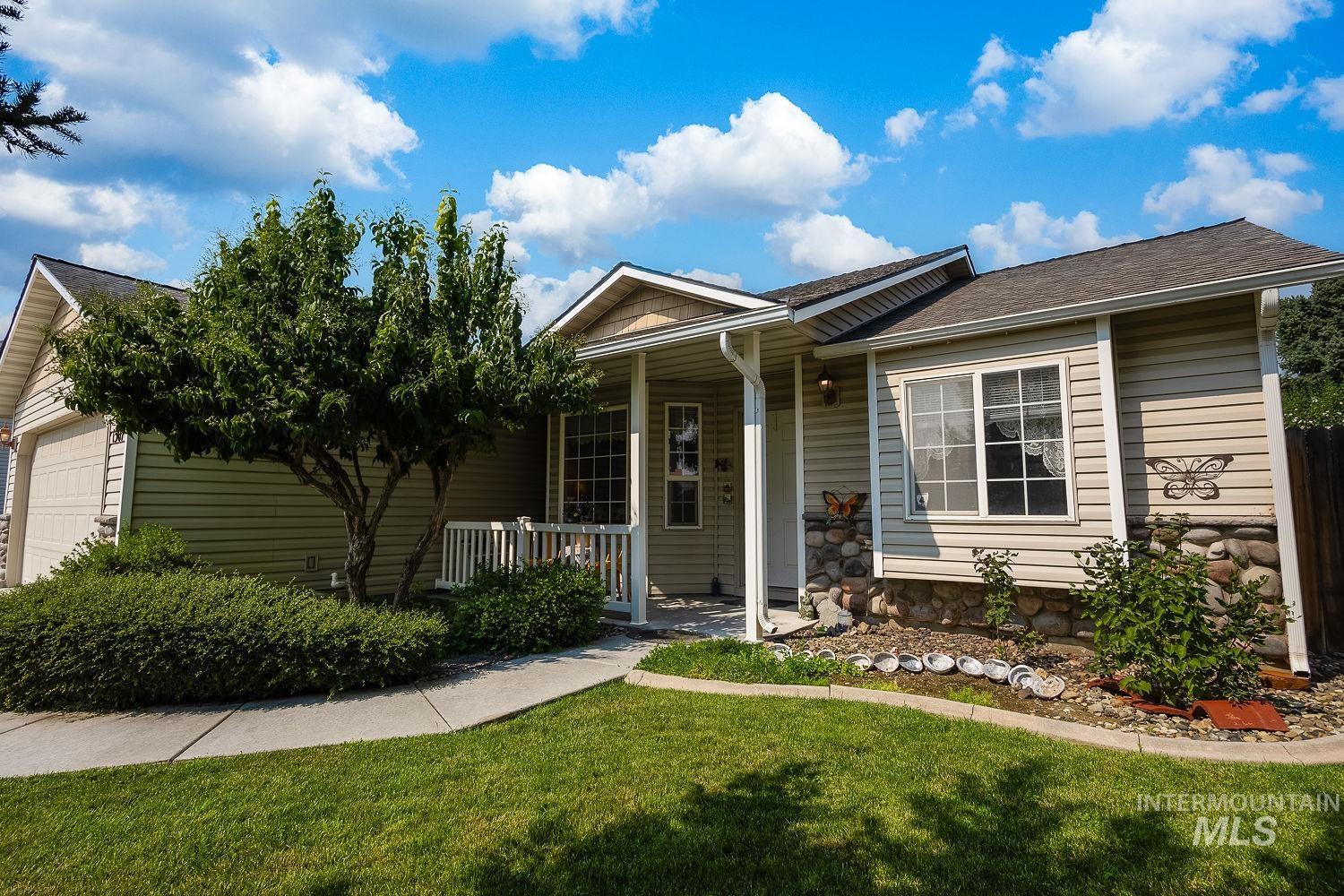 1507 S Willow Creek Property Photo 3
