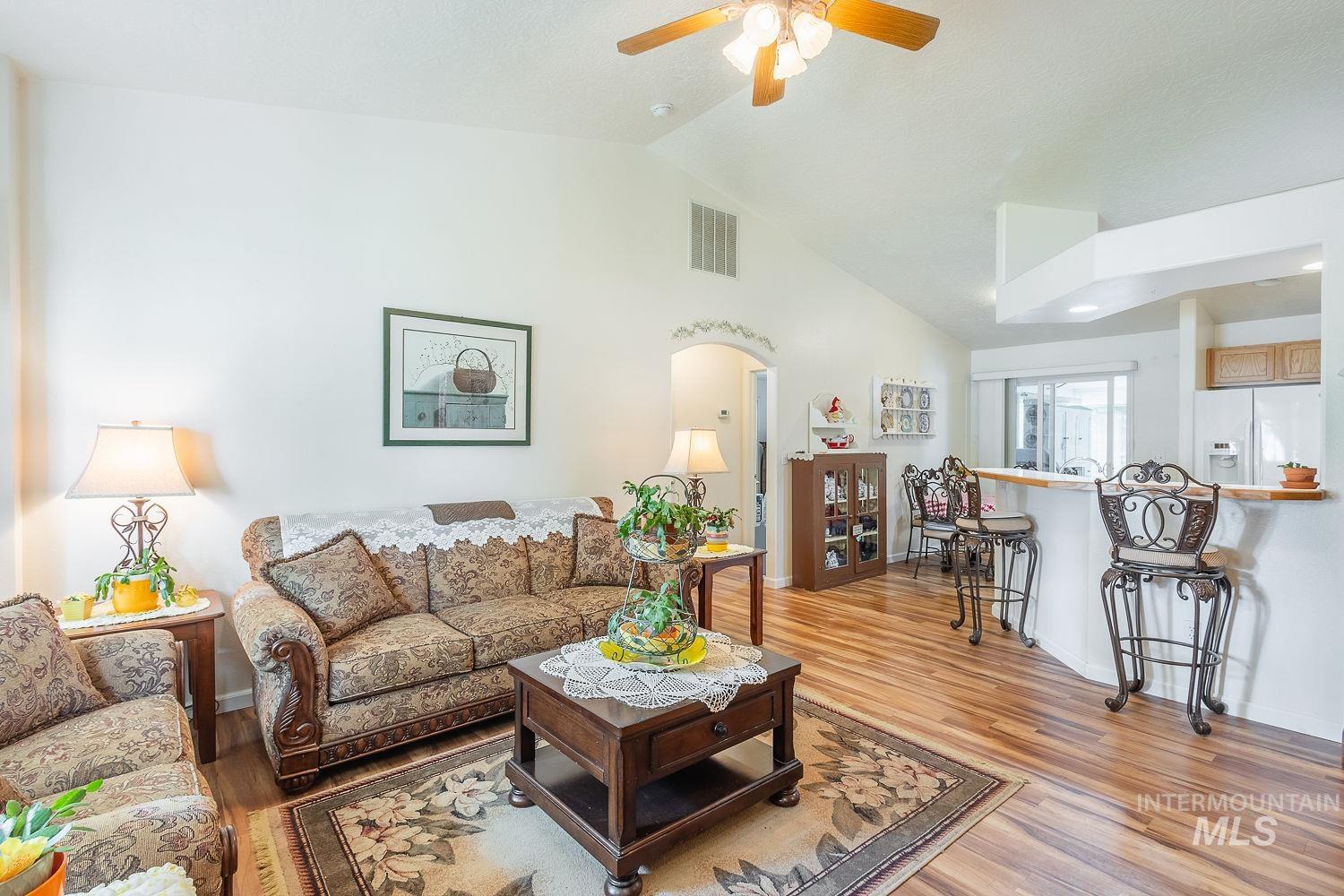 1507 S Willow Creek Property Photo 4