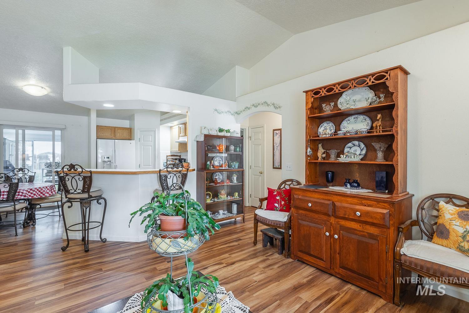 1507 S Willow Creek Property Photo 8