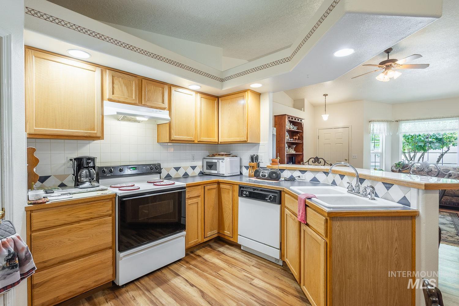 1507 S Willow Creek Property Photo 13