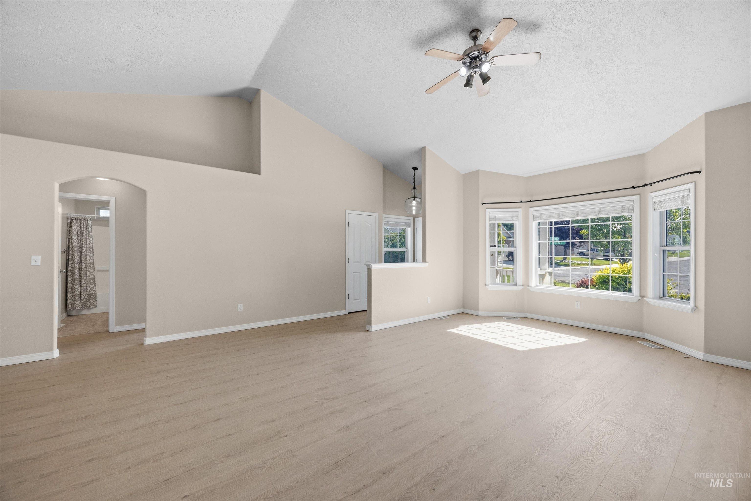 2129 N Cool Springs Ave Property Photo 8