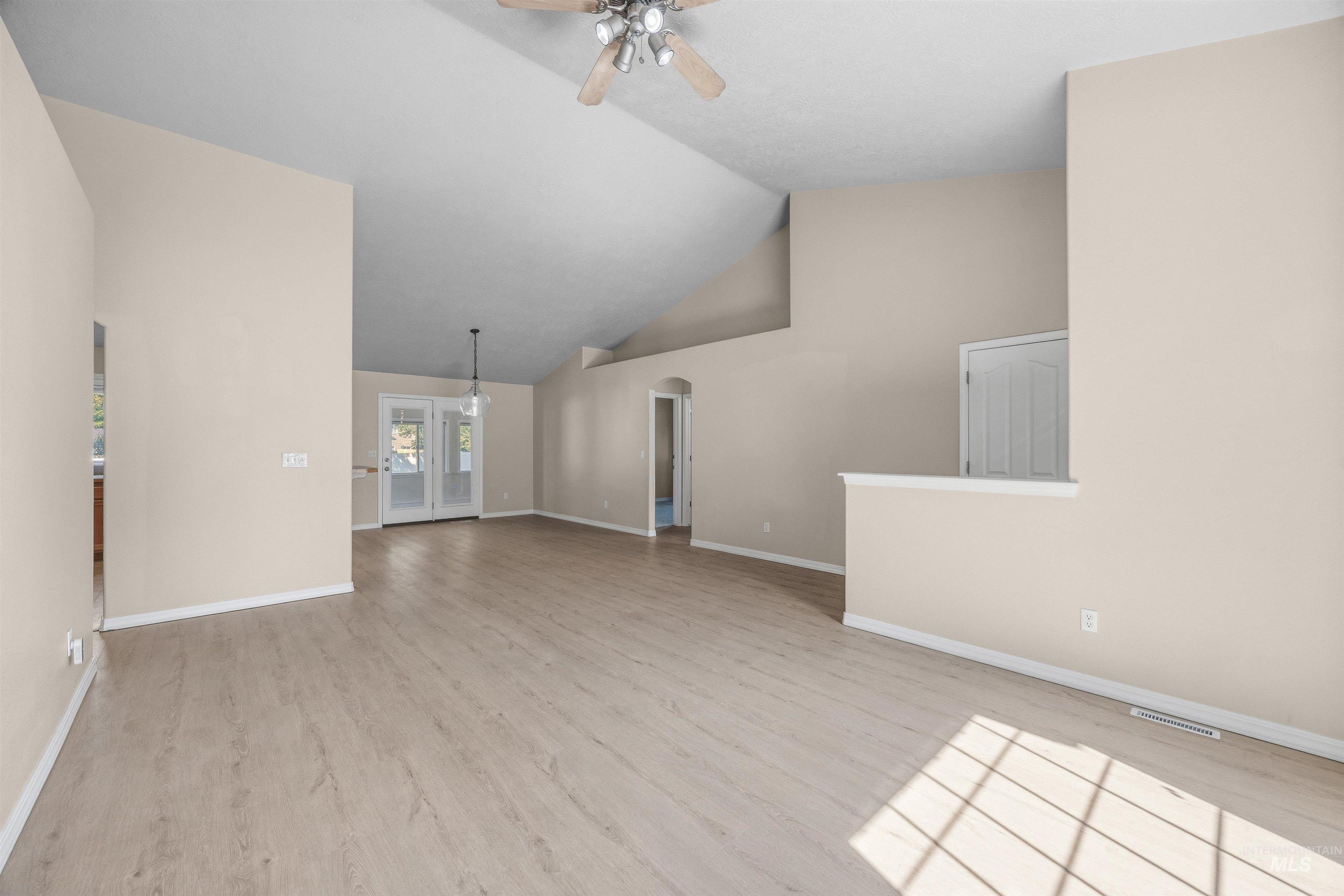 2129 N Cool Springs Ave Property Photo 11