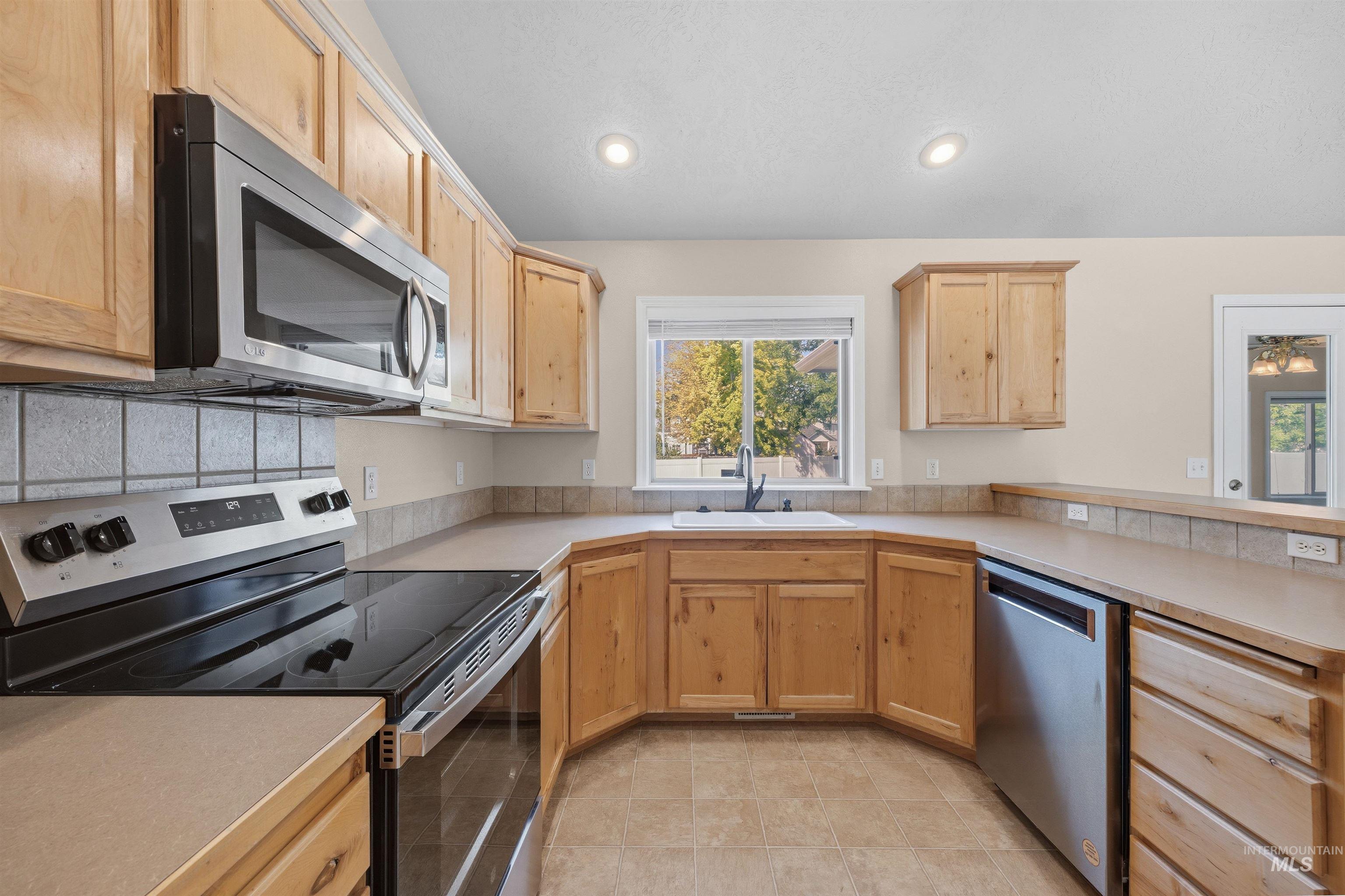 2129 N Cool Springs Ave Property Photo 17