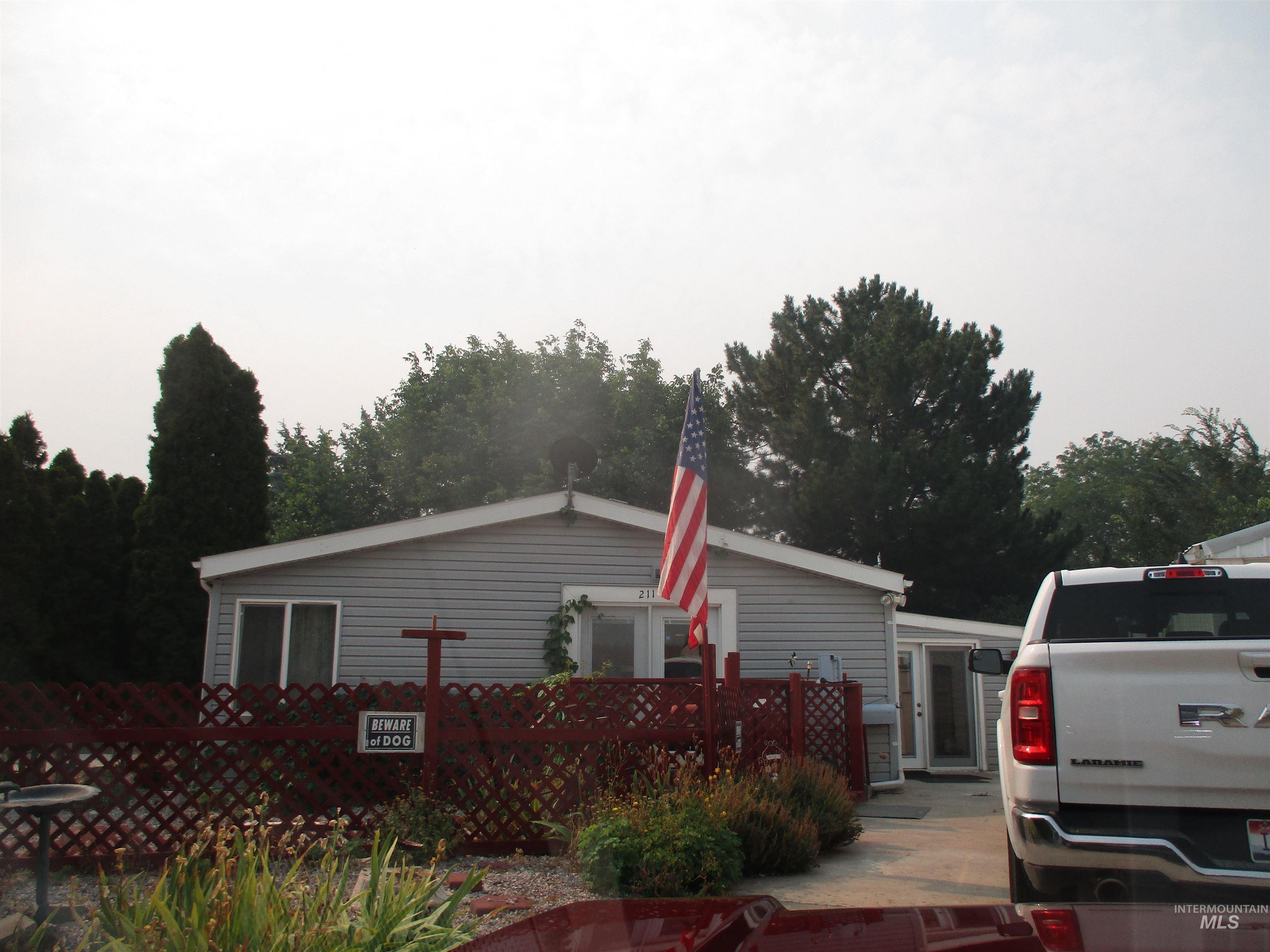 211 Villa Circle Property Photo 1