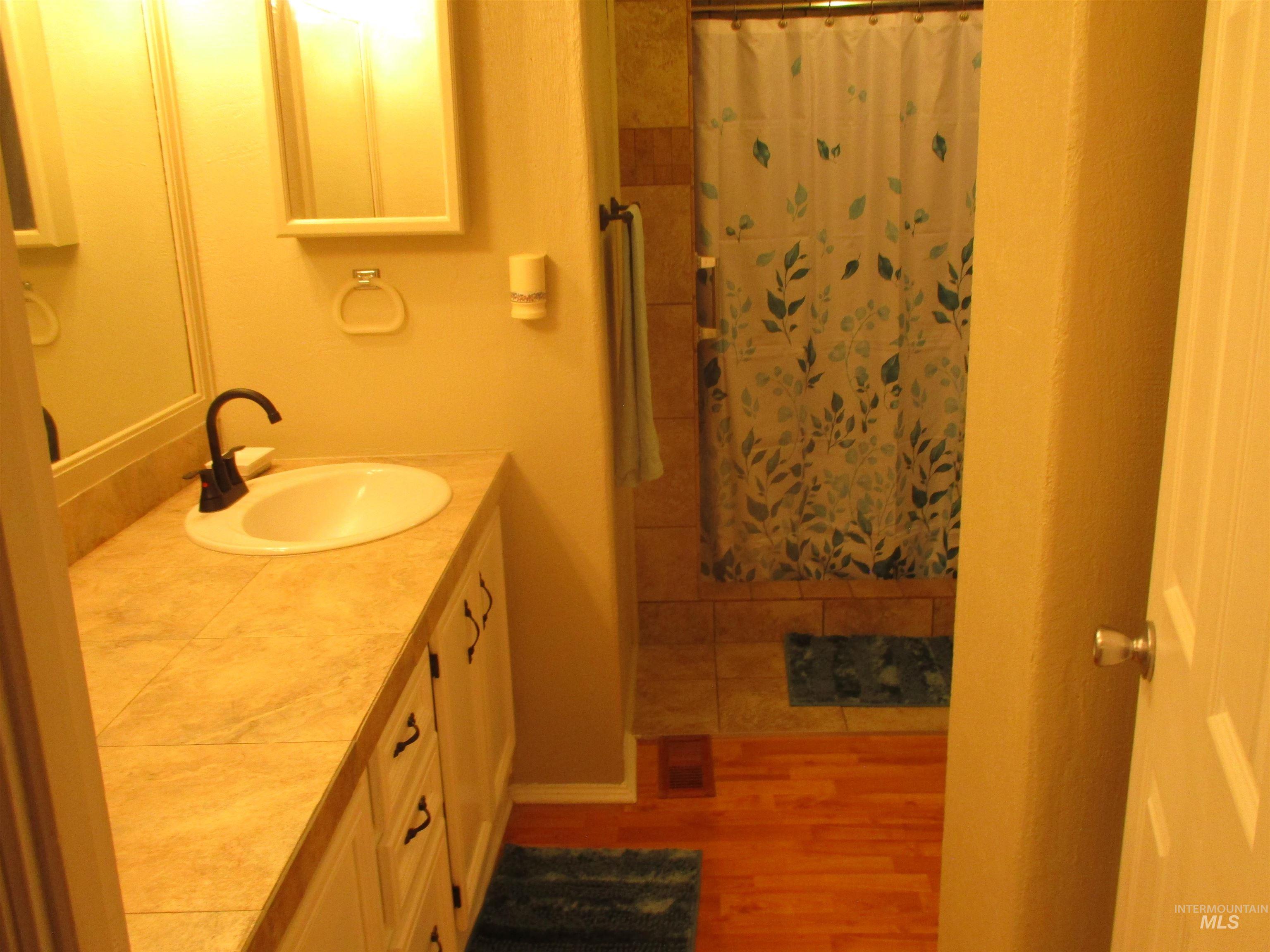 211 Villa Circle Property Photo 8