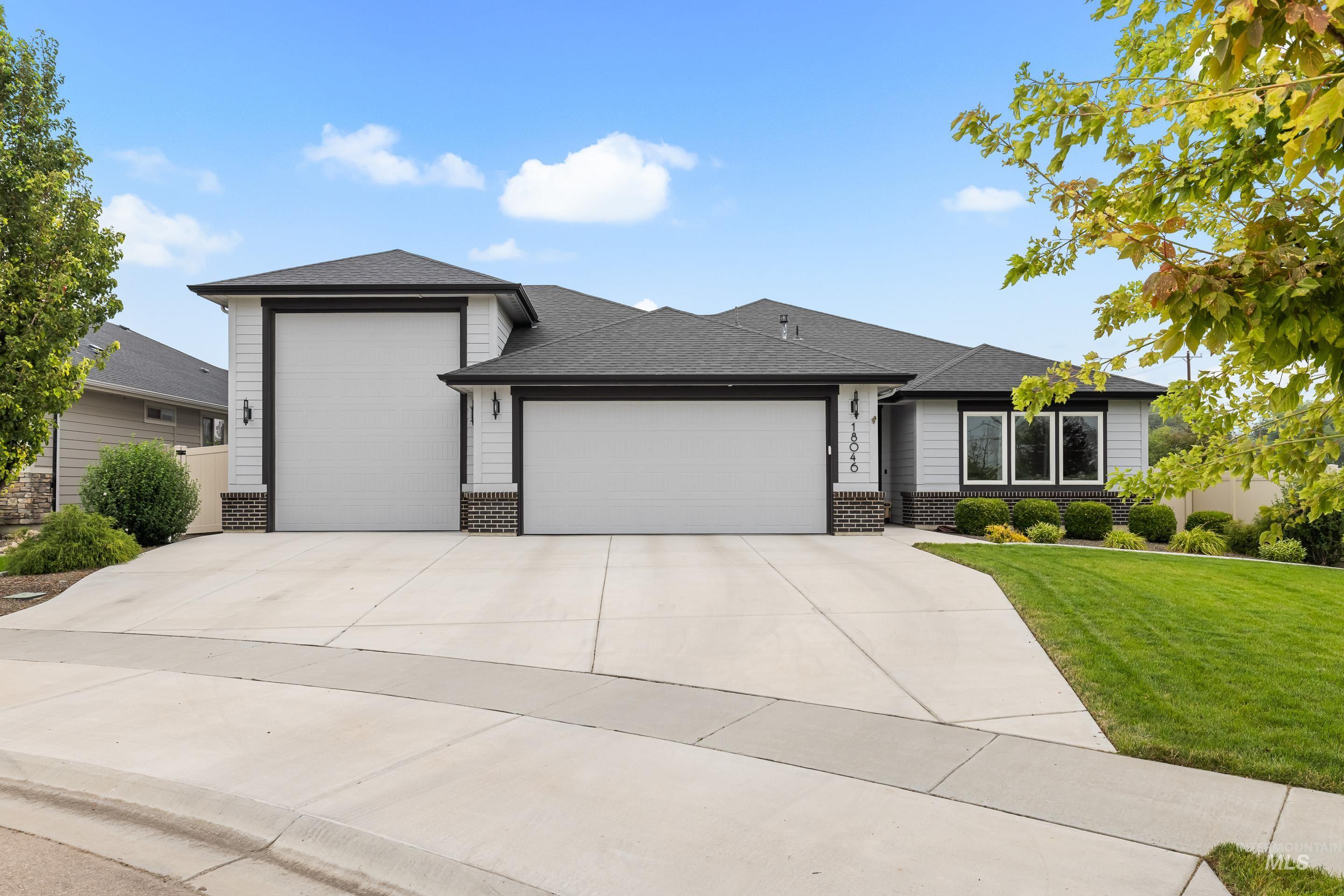 18046 N Fallspring Pl Property Photo 1