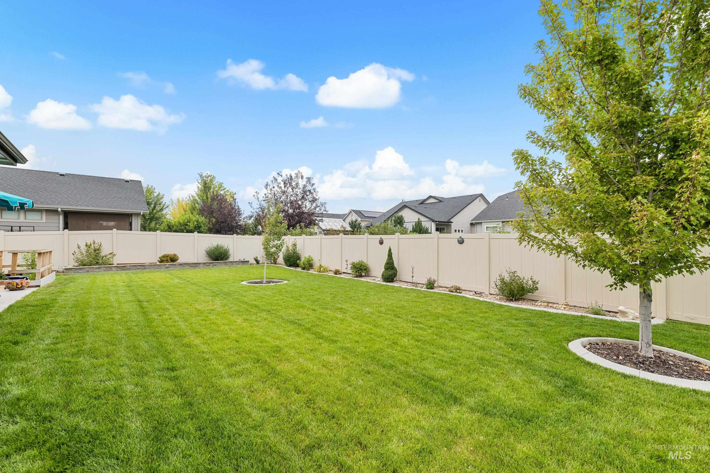 18046 N Fallspring Pl Property Photo 46