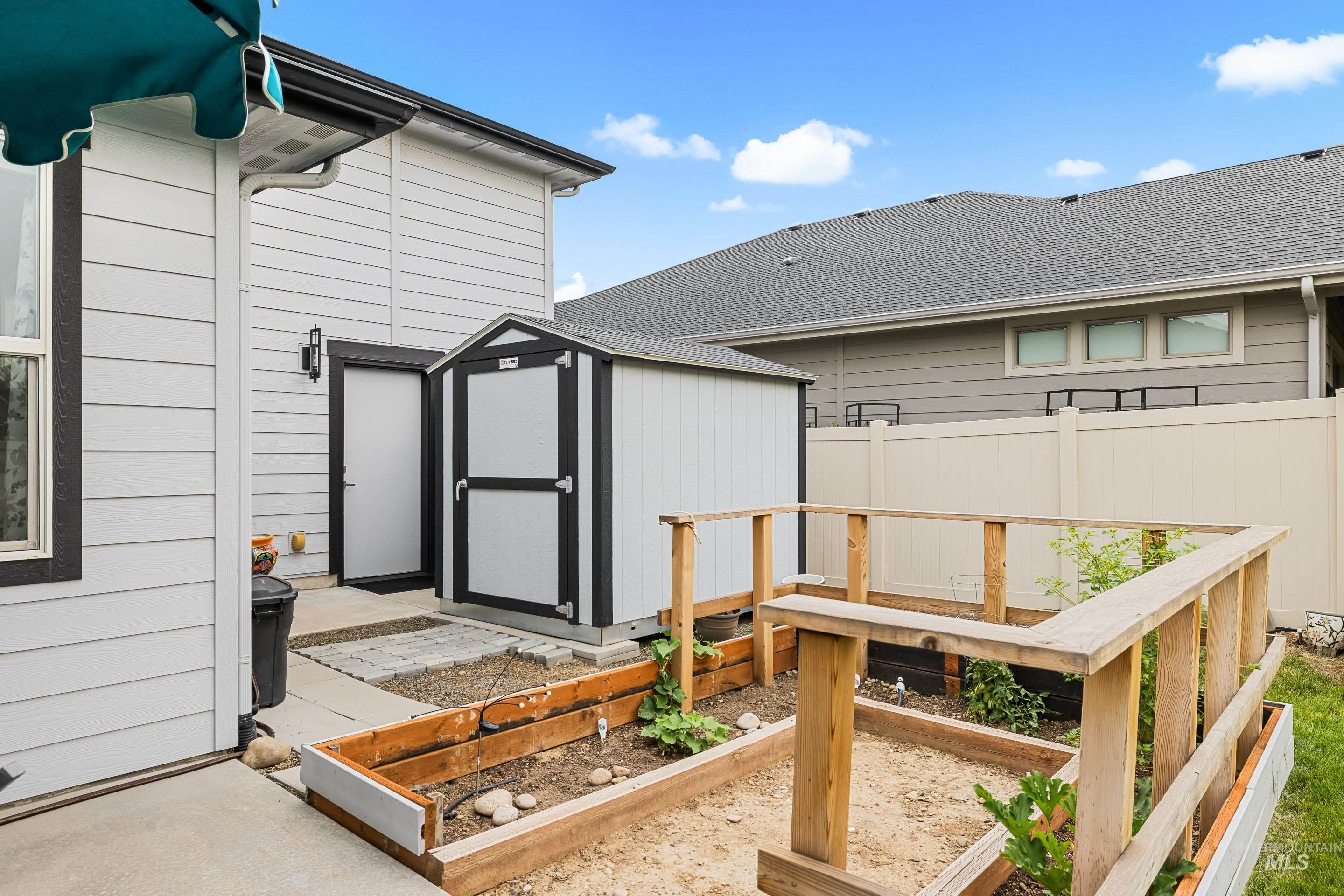 18046 N Fallspring Pl Property Photo 47