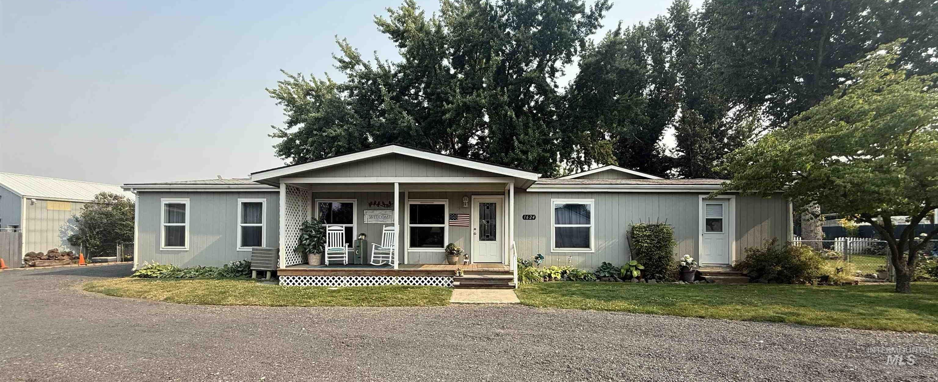 1624 Birch Ave Property Photo 1