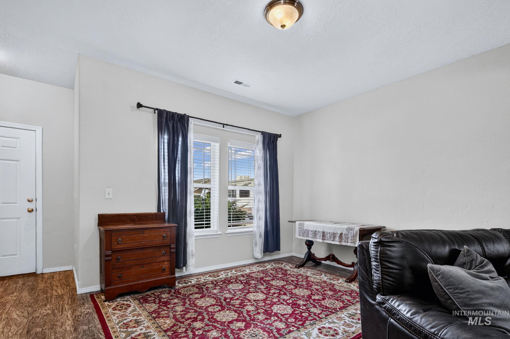 19044 Kenney Way Property Photo 7