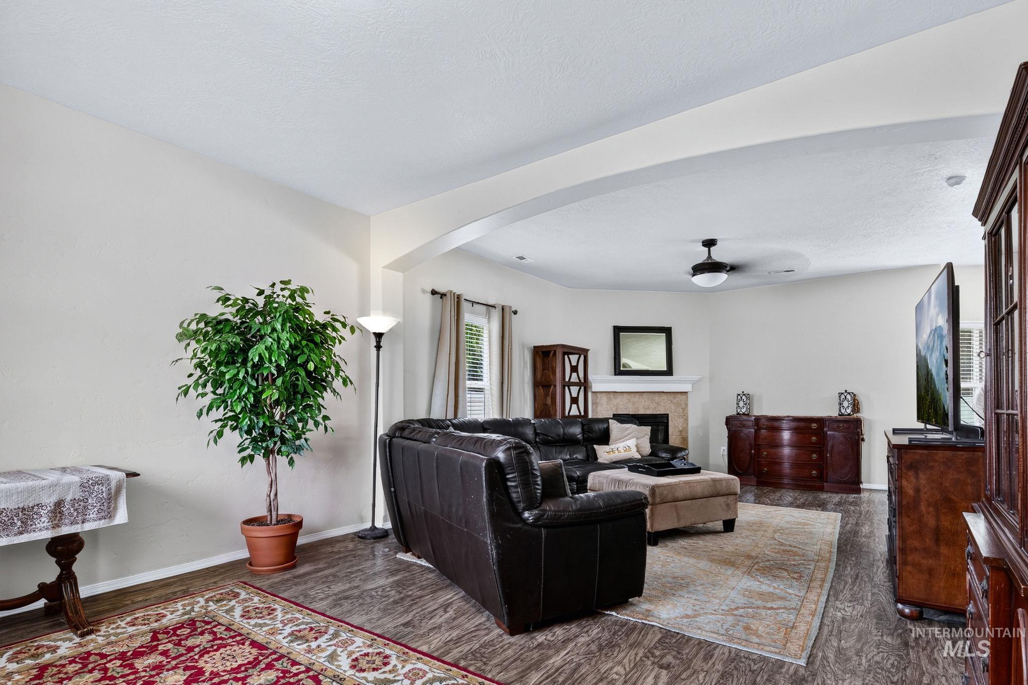 19044 Kenney Way Property Photo 8