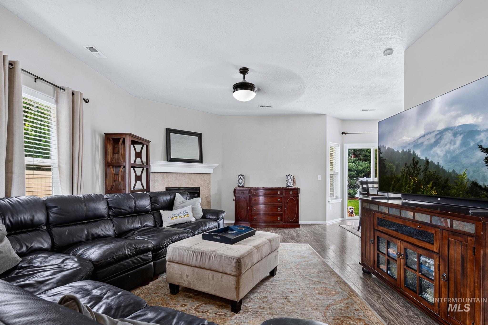 19044 Kenney Way Property Photo 9