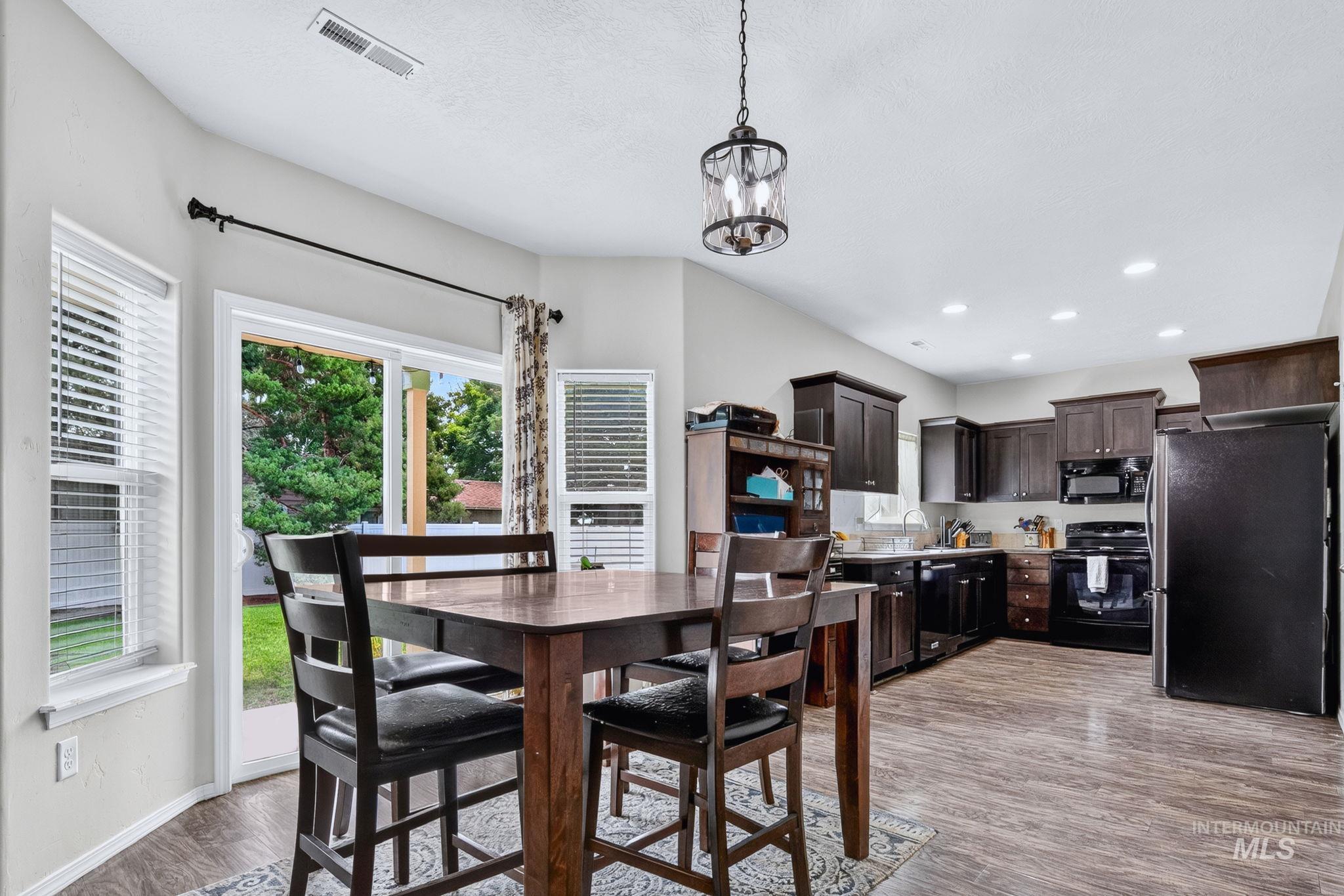 19044 Kenney Way Property Photo 12