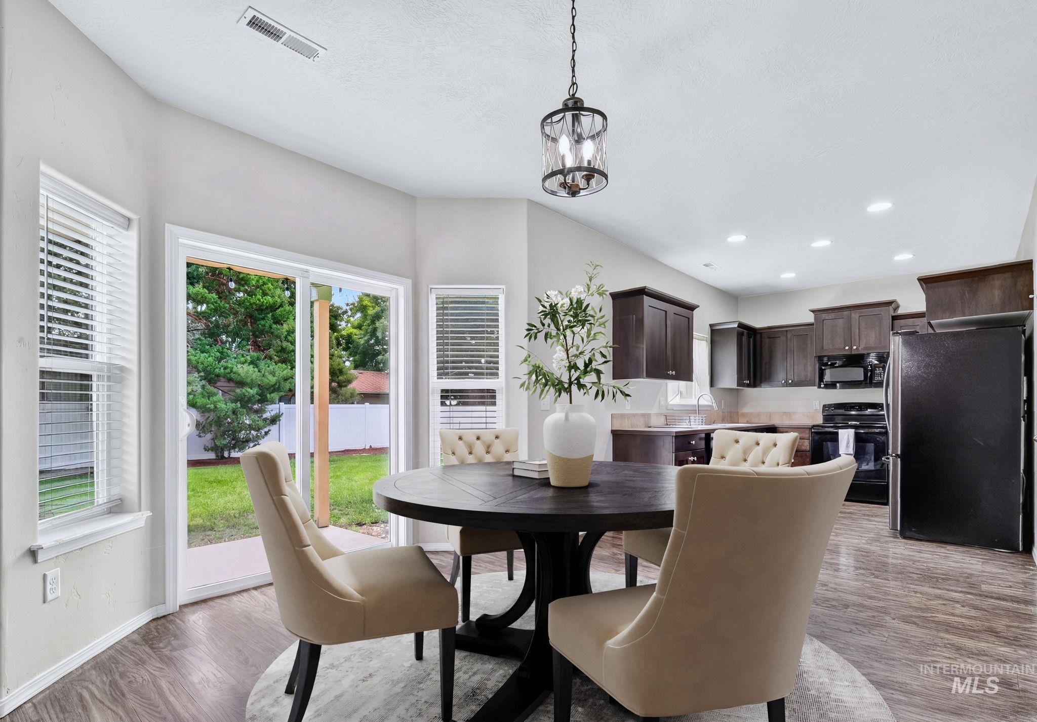 19044 Kenney Way Property Photo 12