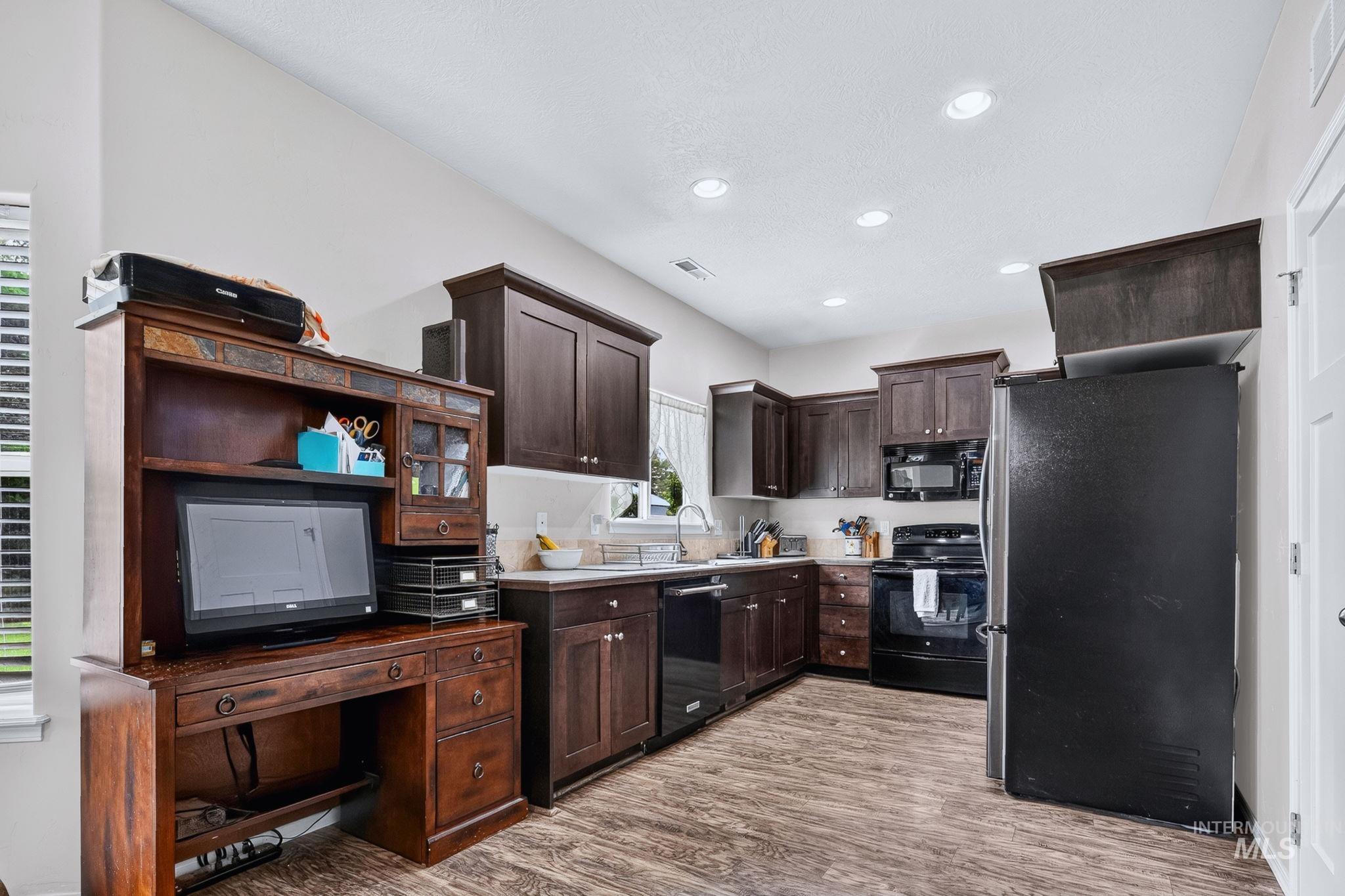 19044 Kenney Way Property Photo 14