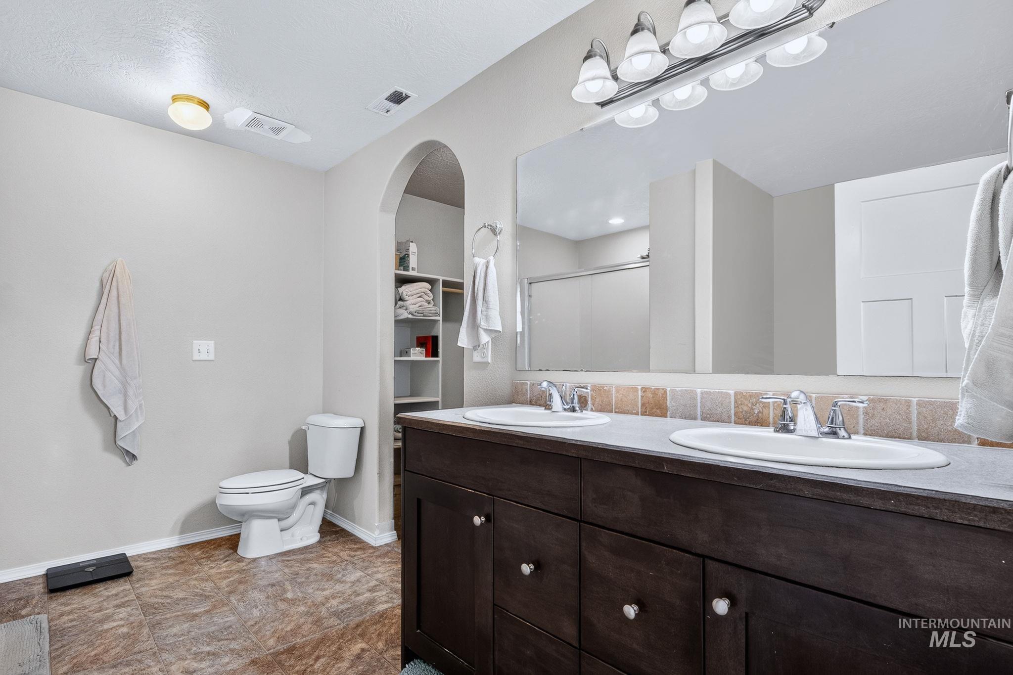 19044 Kenney Way Property Photo 22