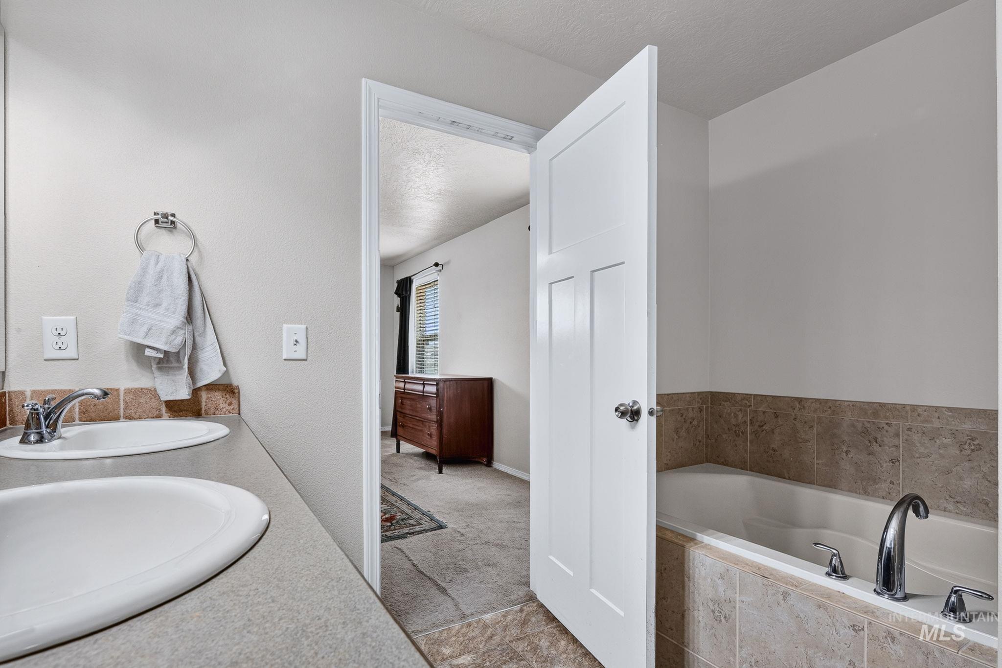 19044 Kenney Way Property Photo 24