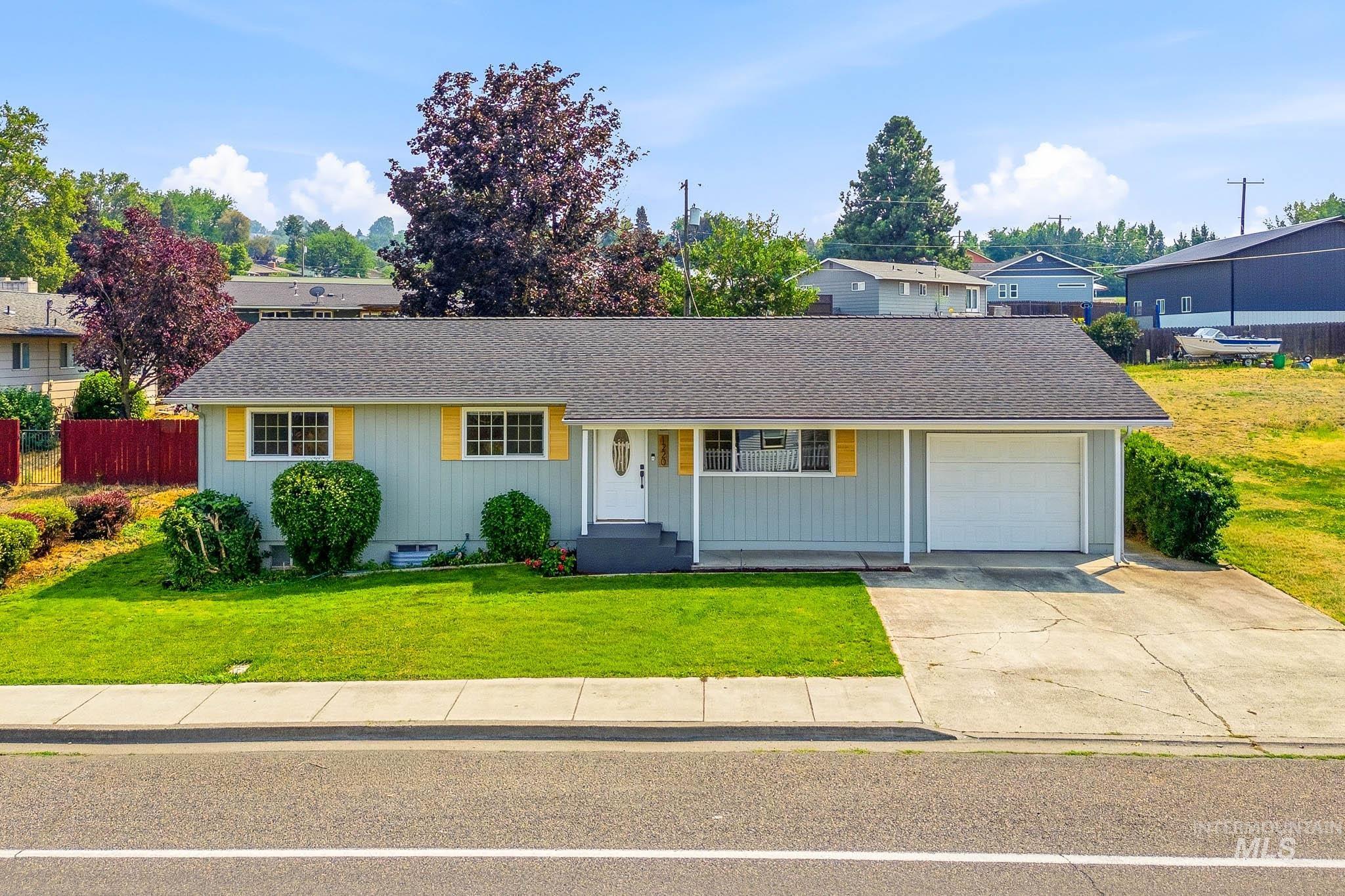 1220 18th Ave Property Photo 2
