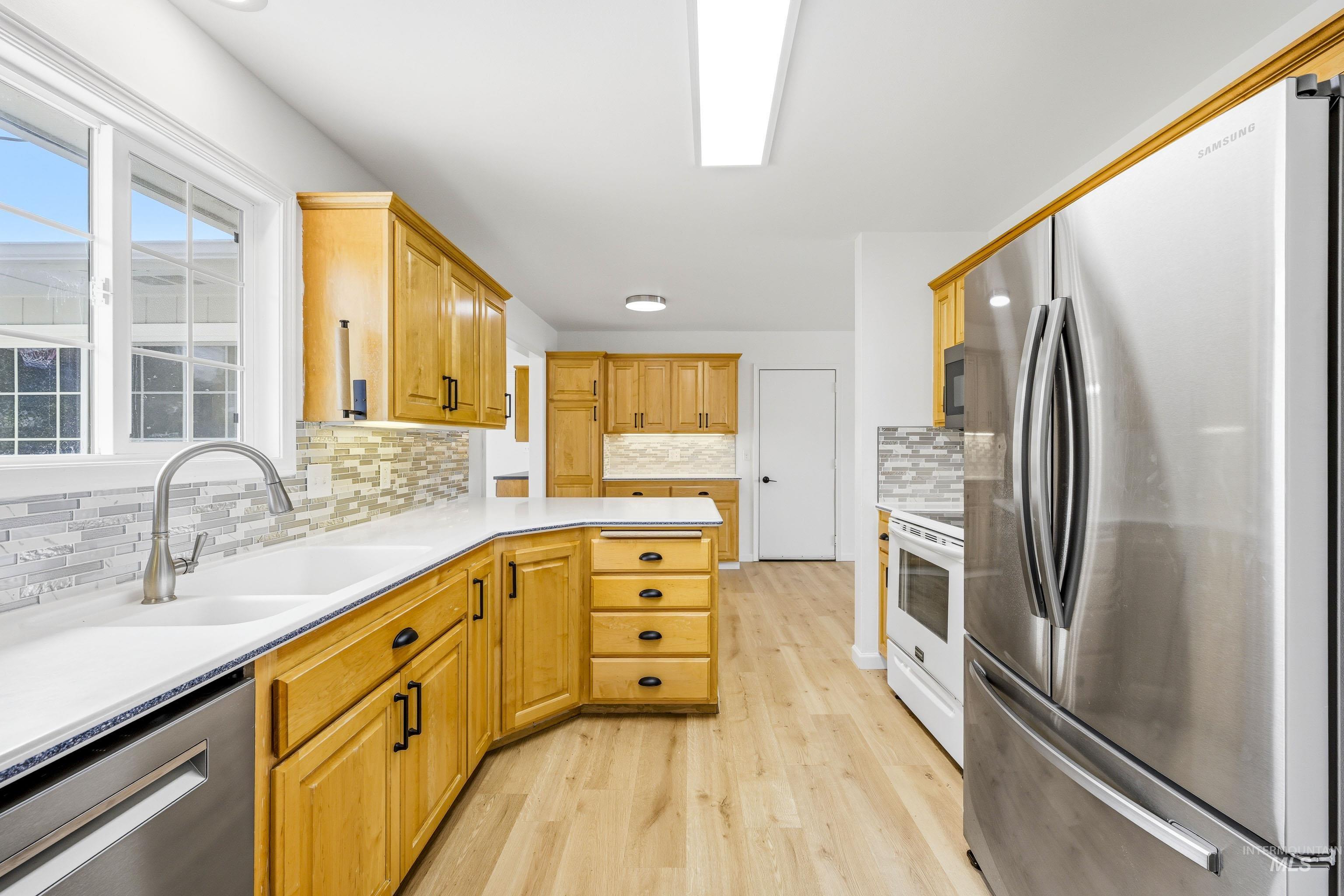 1220 18th Ave Property Photo 11