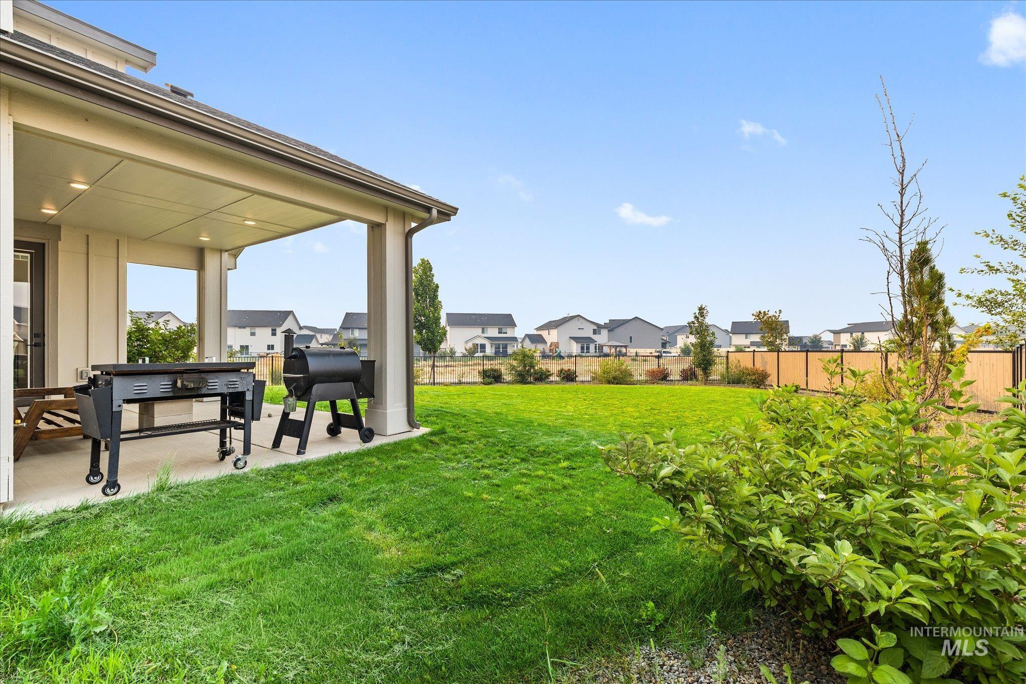 6883 W Mattawa Dr Property Photo 1