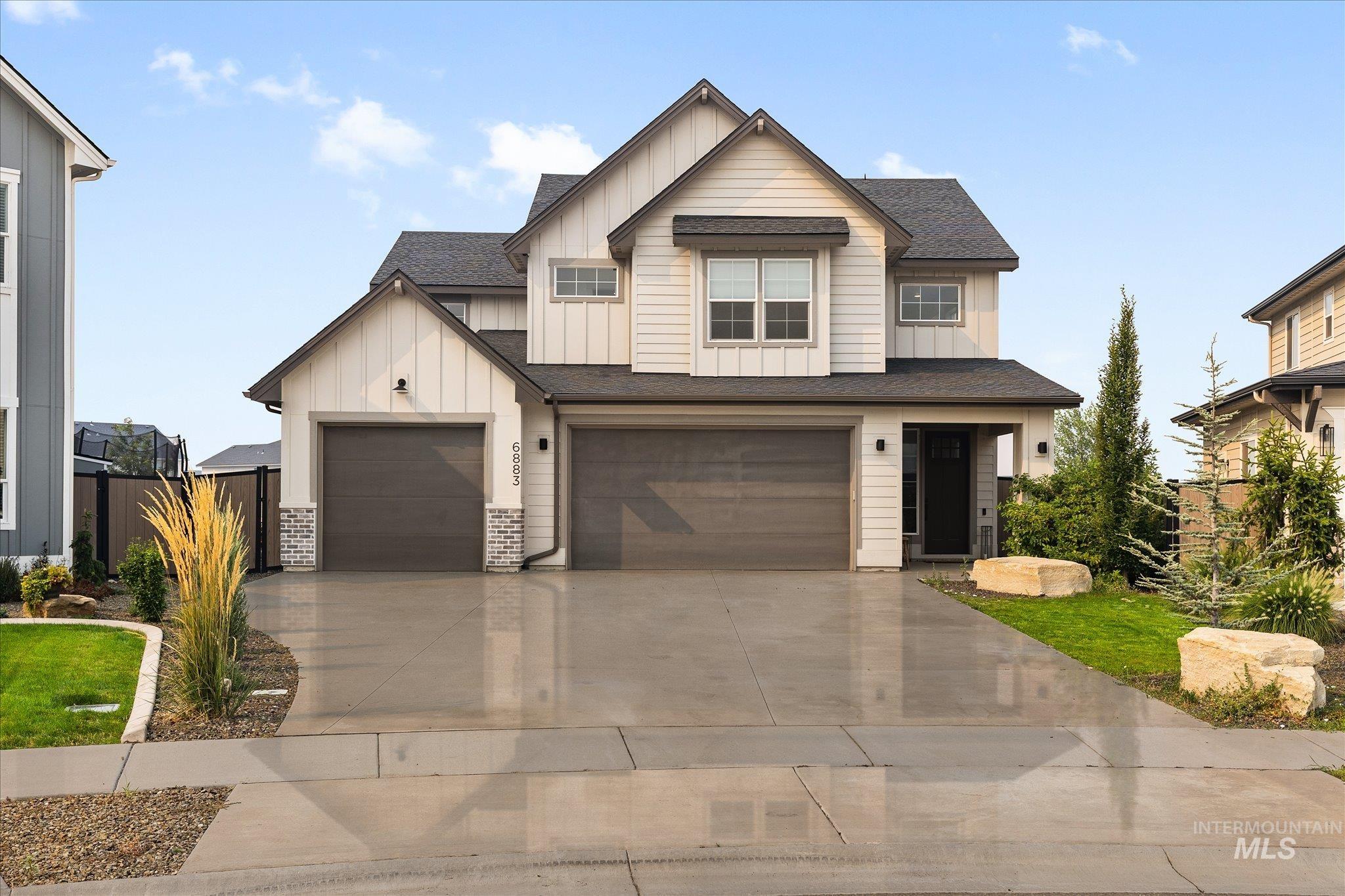 6883 W Mattawa Dr Property Photo 1