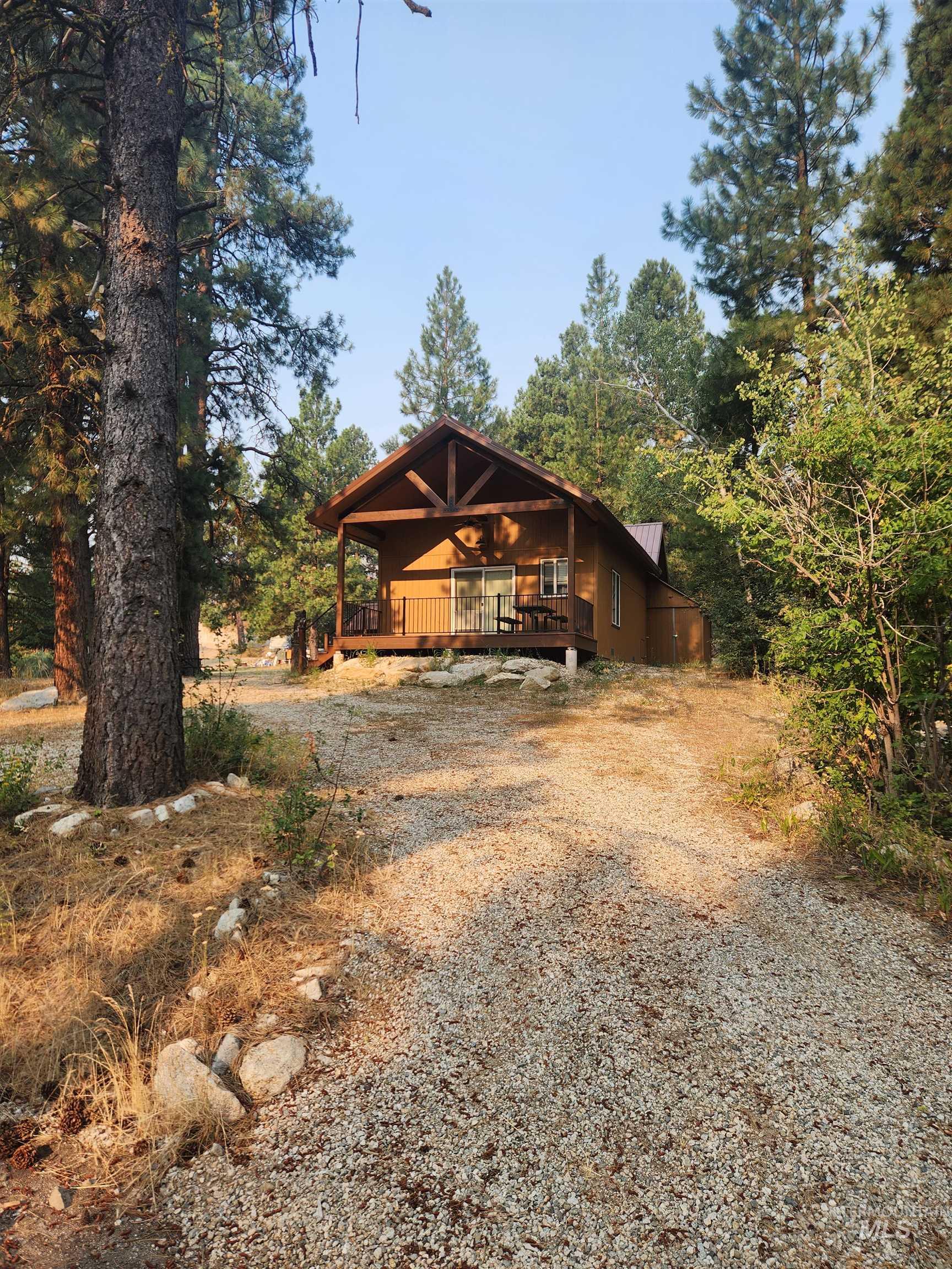 1061 N Hidden Pine Rd