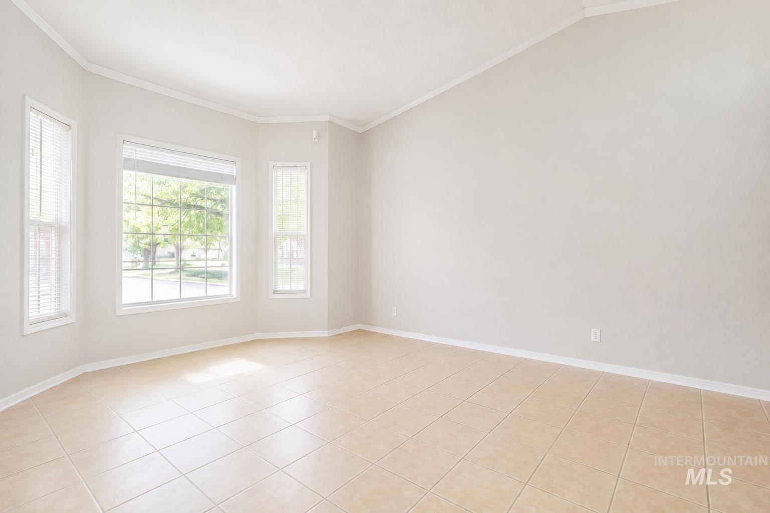 916 Graycliff Drive Property Photo 8