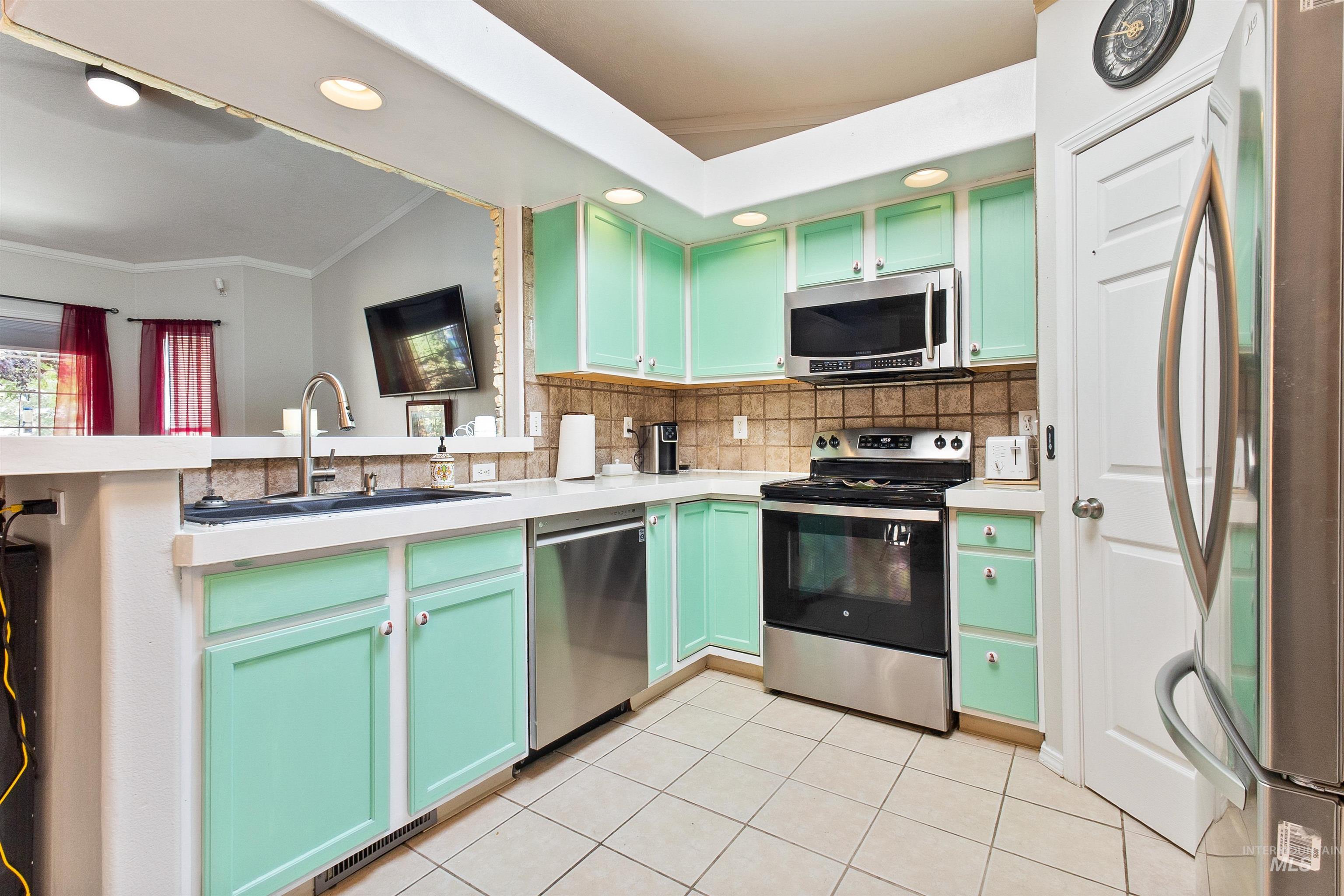 916 Graycliff Drive Property Photo 11