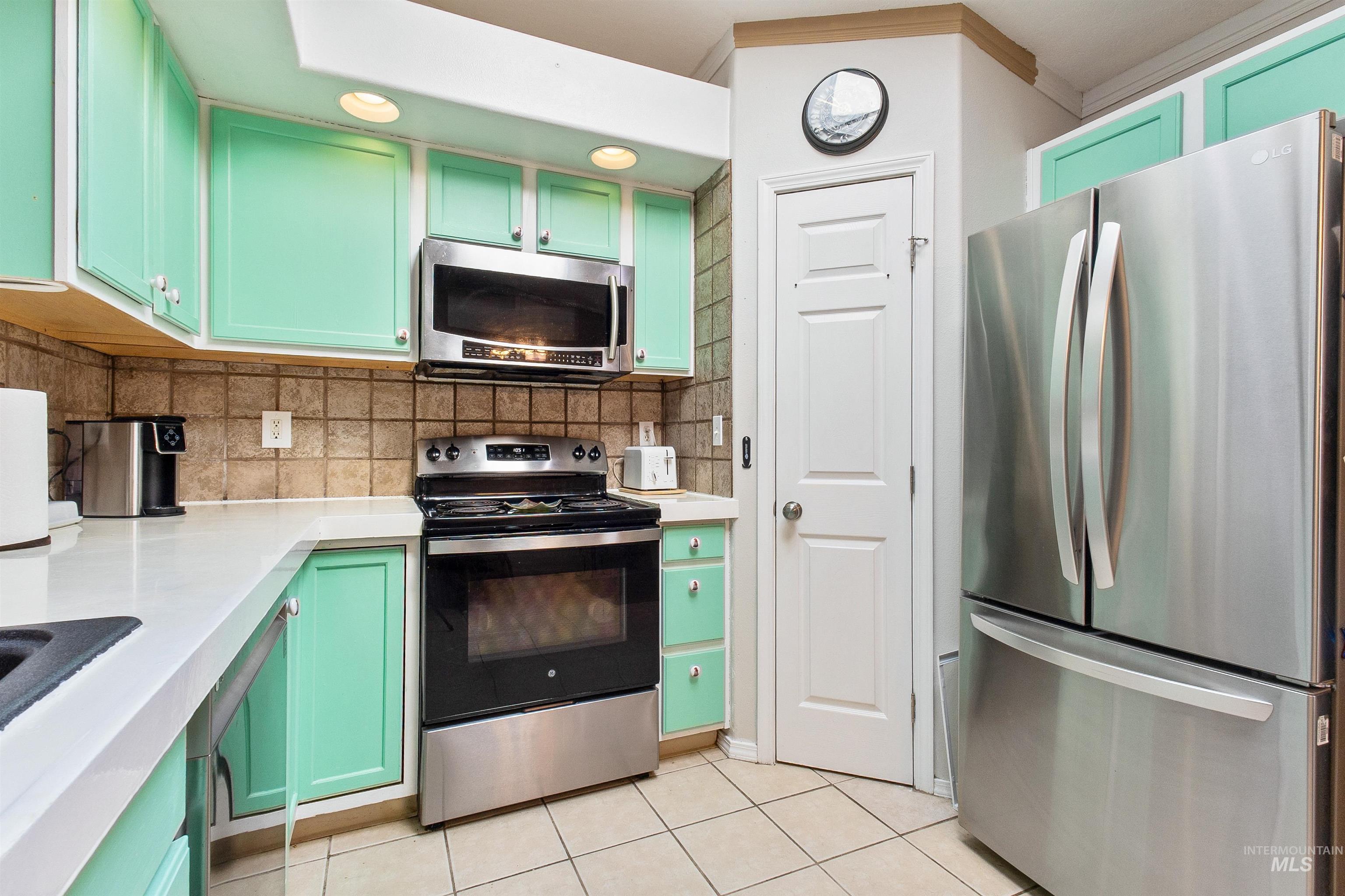 916 Graycliff Drive Property Photo 12