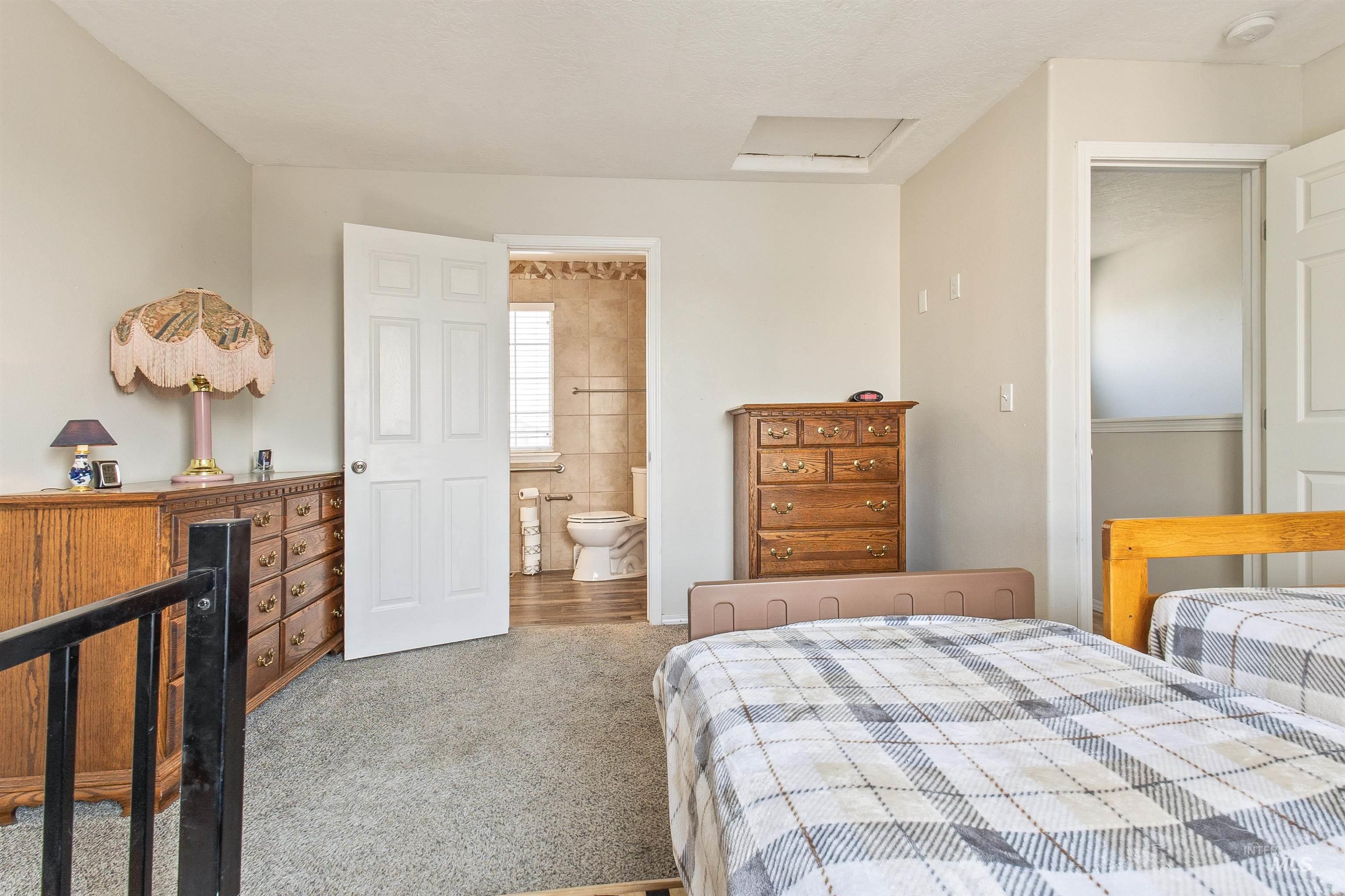 916 Graycliff Drive Property Photo 17
