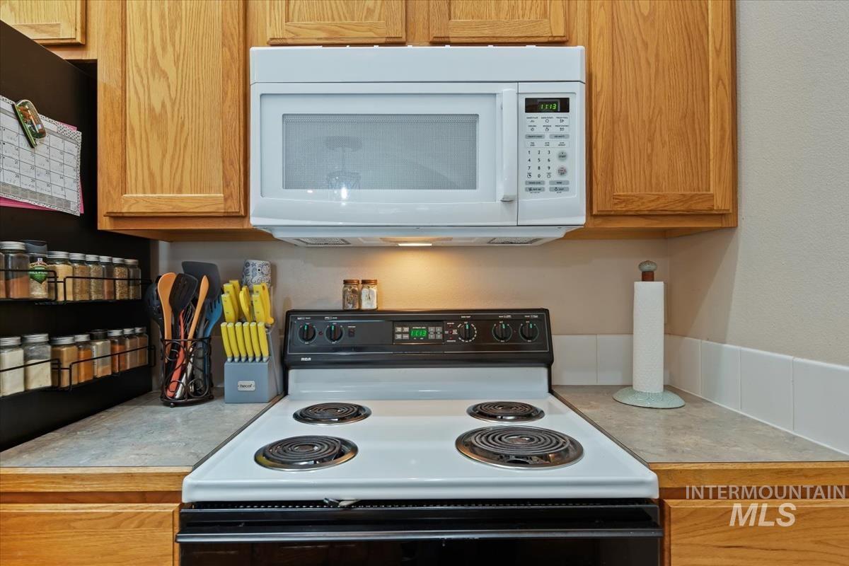 98 E Waterbury Ln Property Photo 19