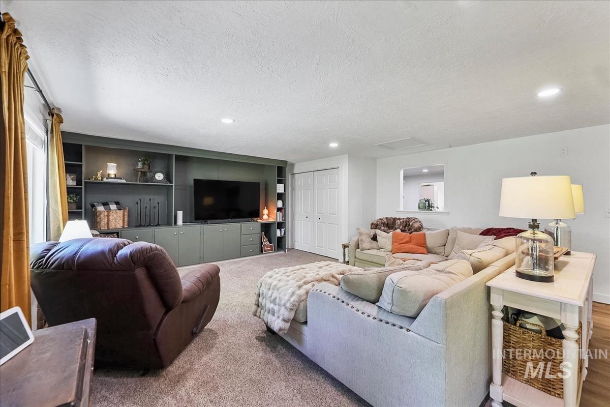 4160 Ne Rancho Way Property Photo 4