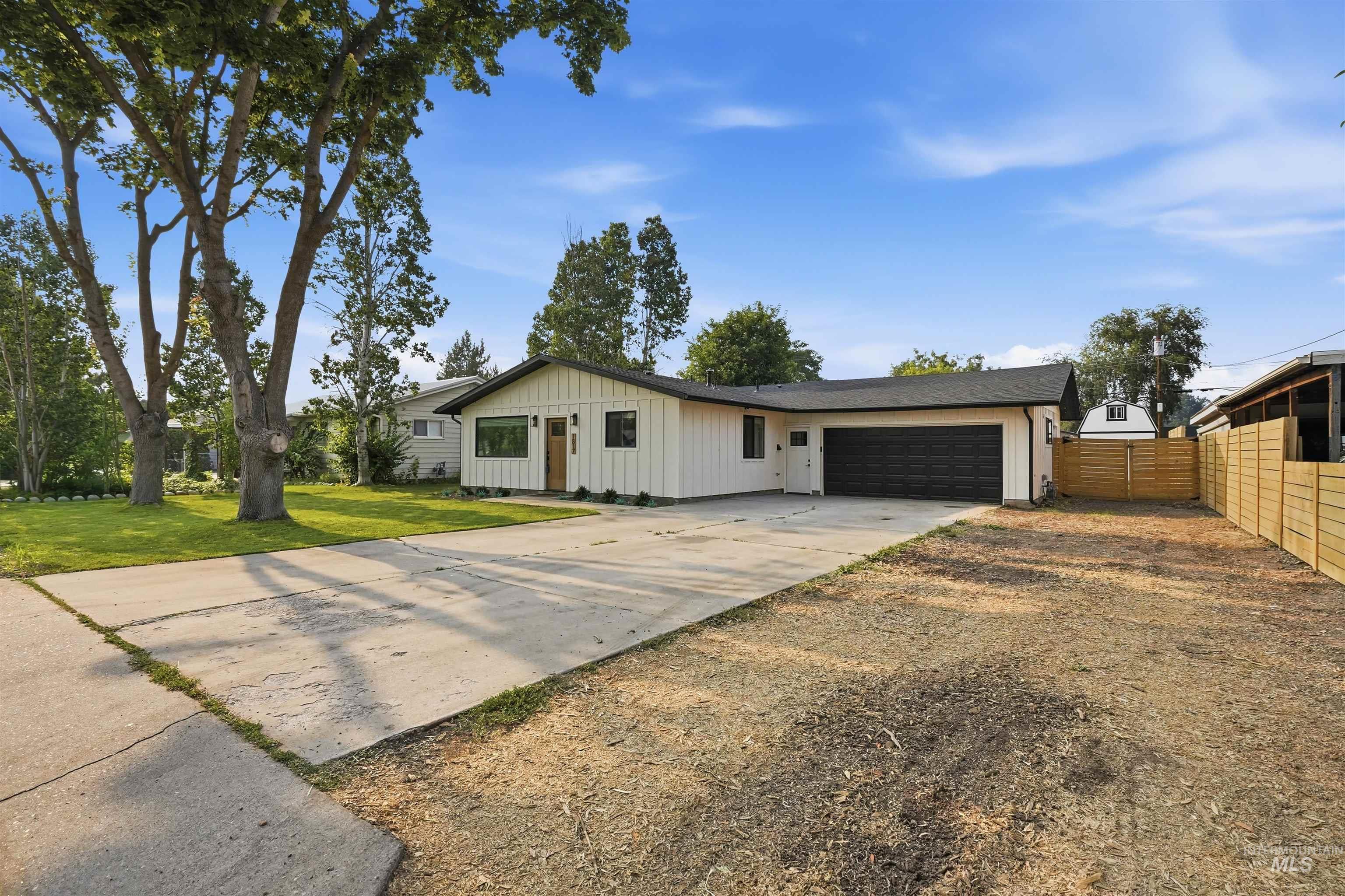 1817 Willow St Property Photo 6