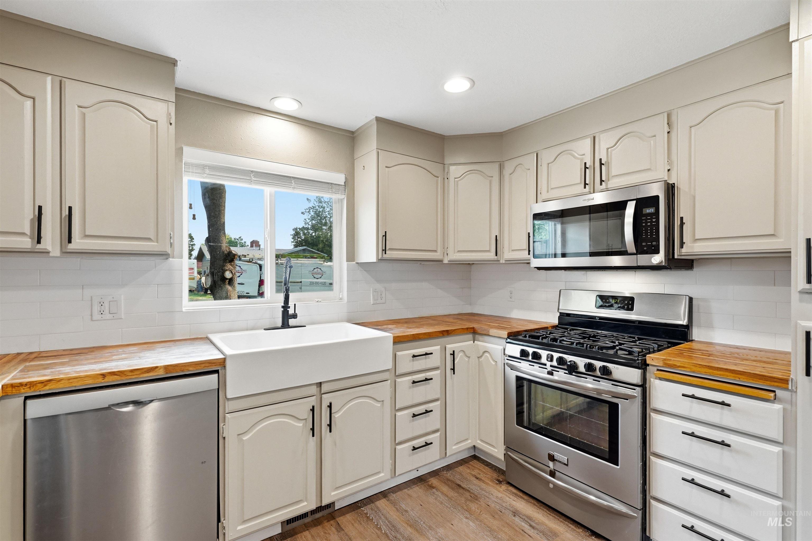 1817 Willow St Property Photo 16