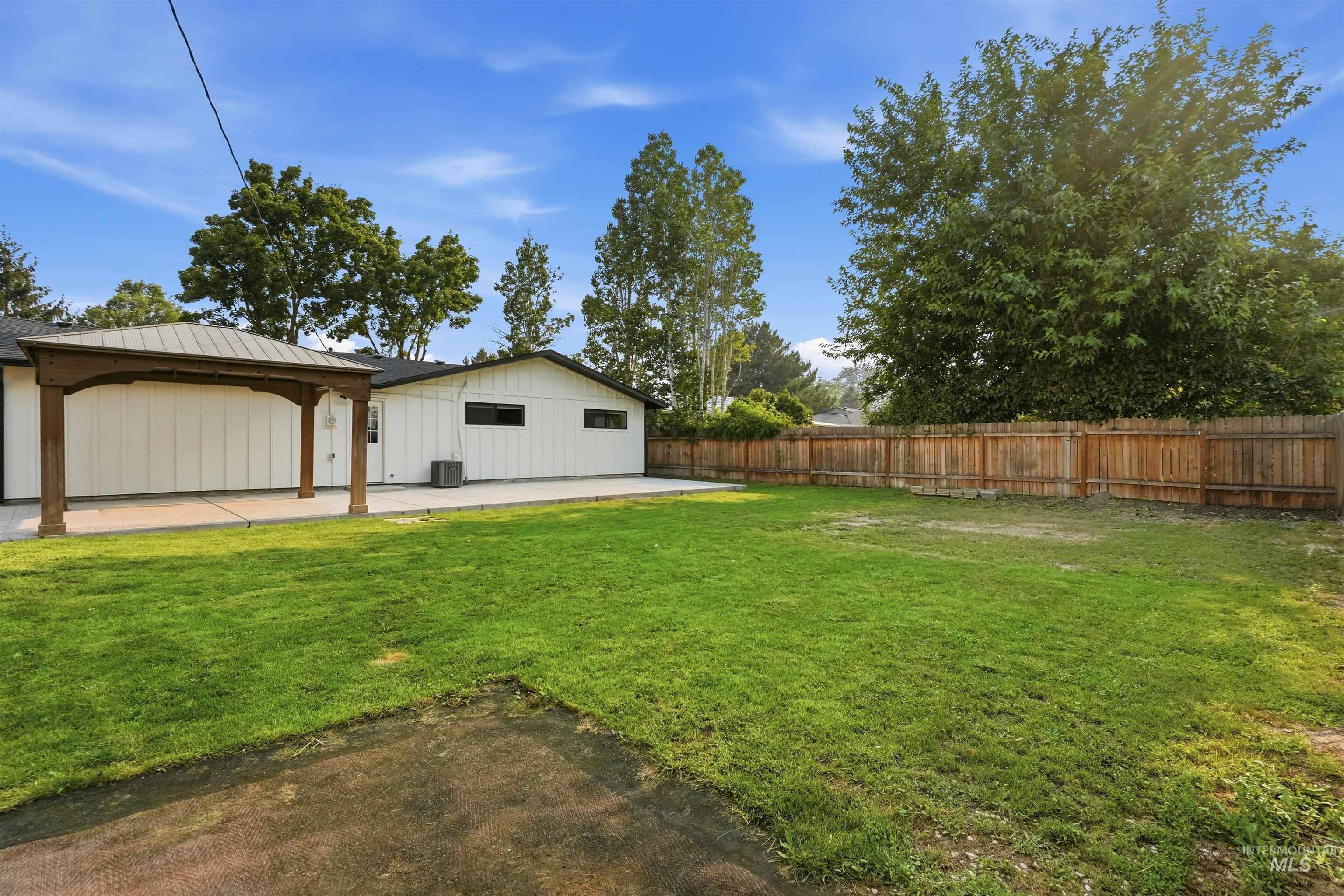1817 Willow St Property Photo 36