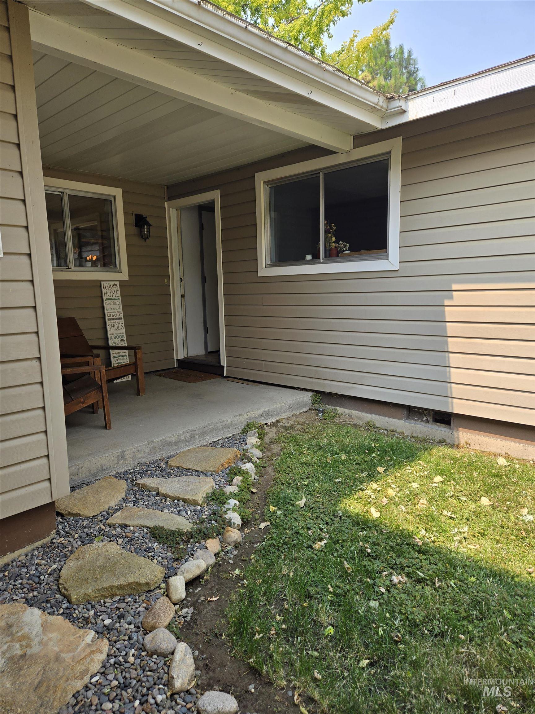 525 Reiter Dr Property Photo 3