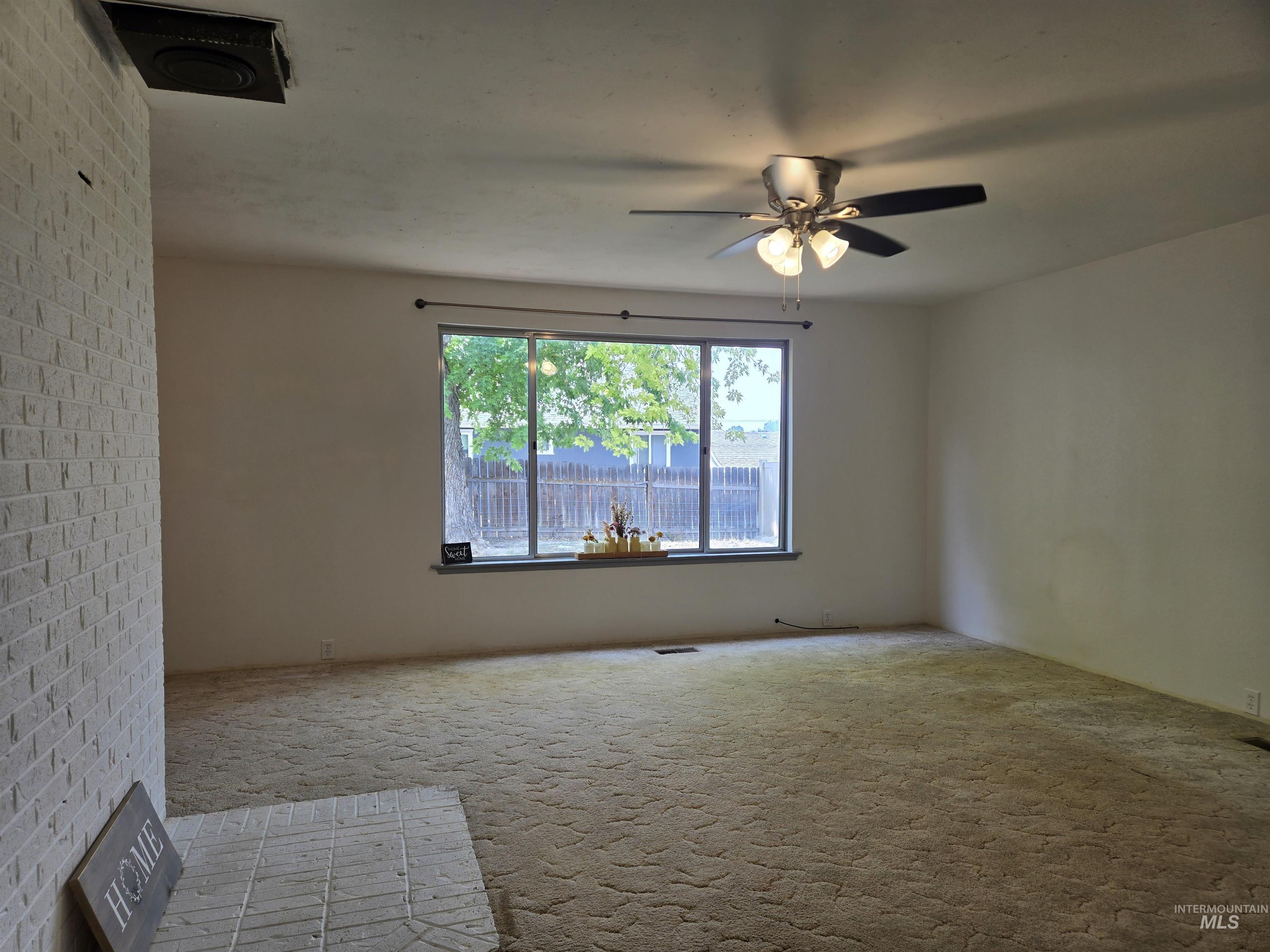 525 Reiter Dr Property Photo 5