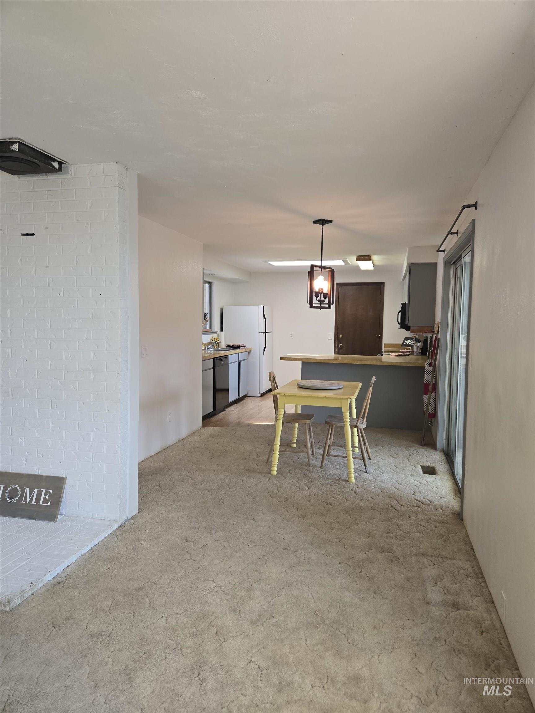 525 Reiter Dr Property Photo 6