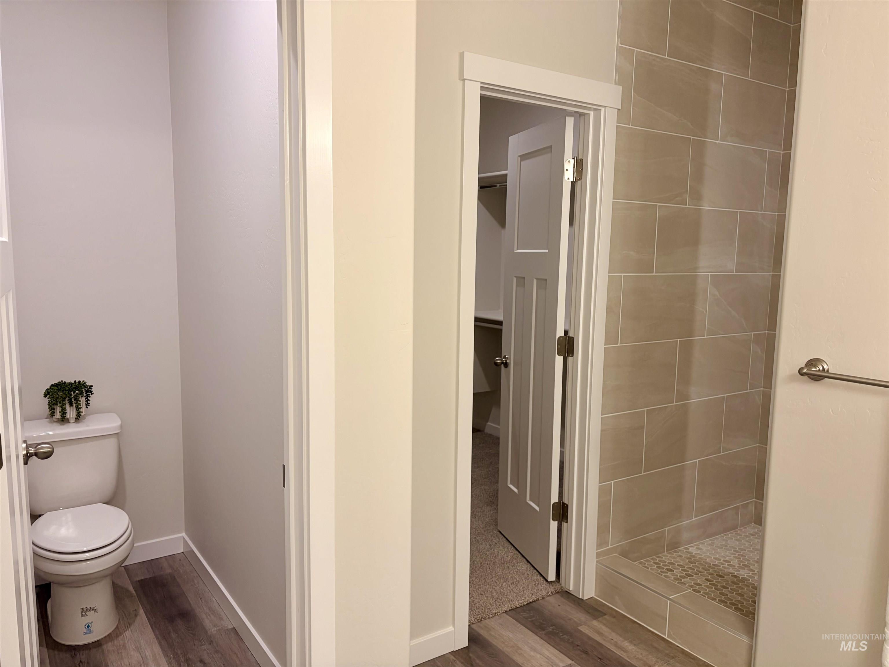 766 Waveland Avenue Property Photo 14
