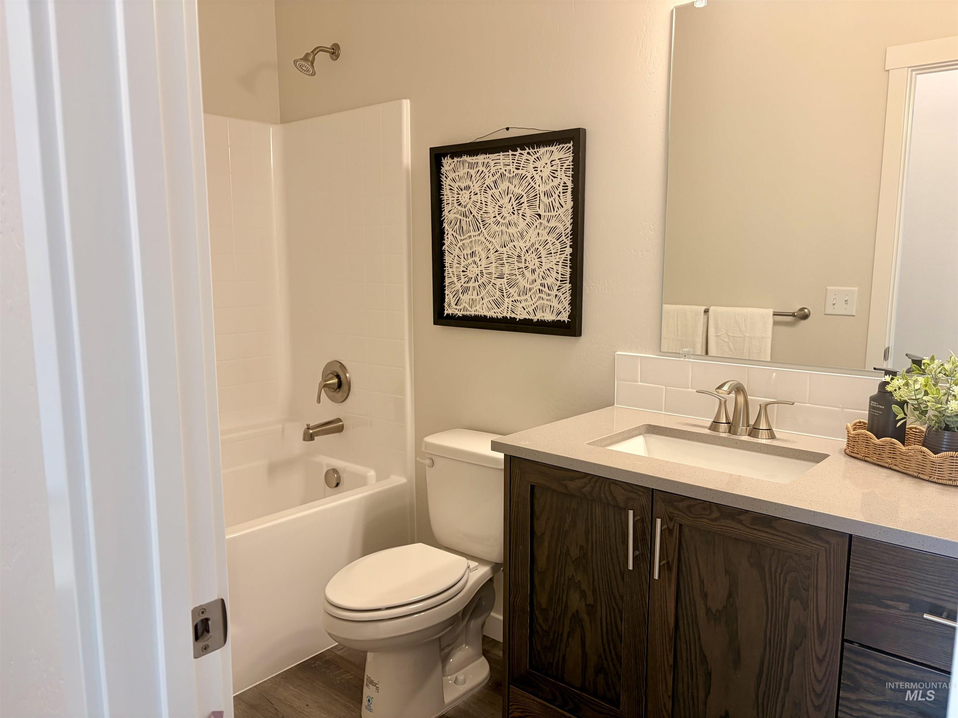 766 Waveland Avenue Property Photo 22