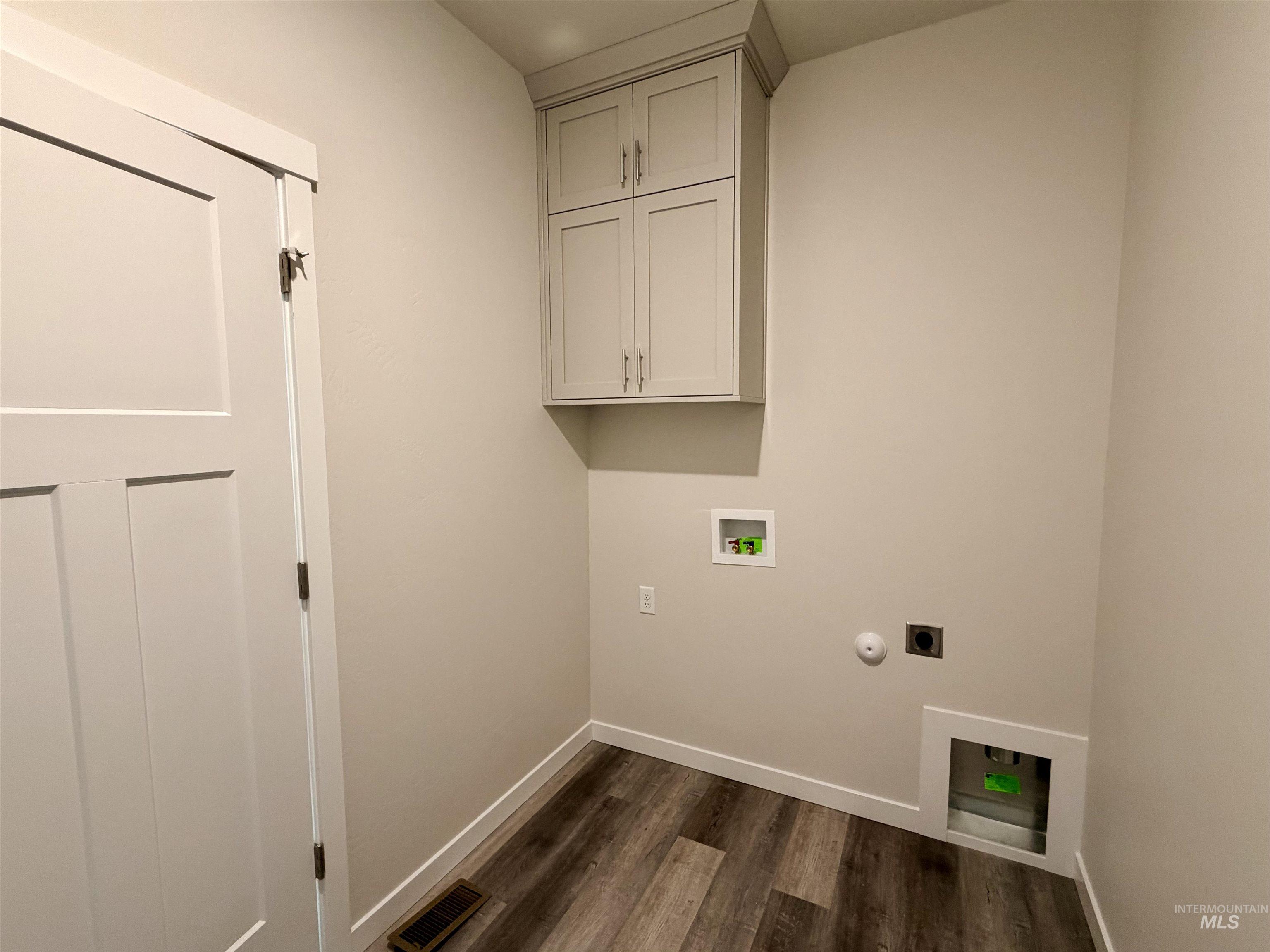 766 Waveland Avenue Property Photo 27