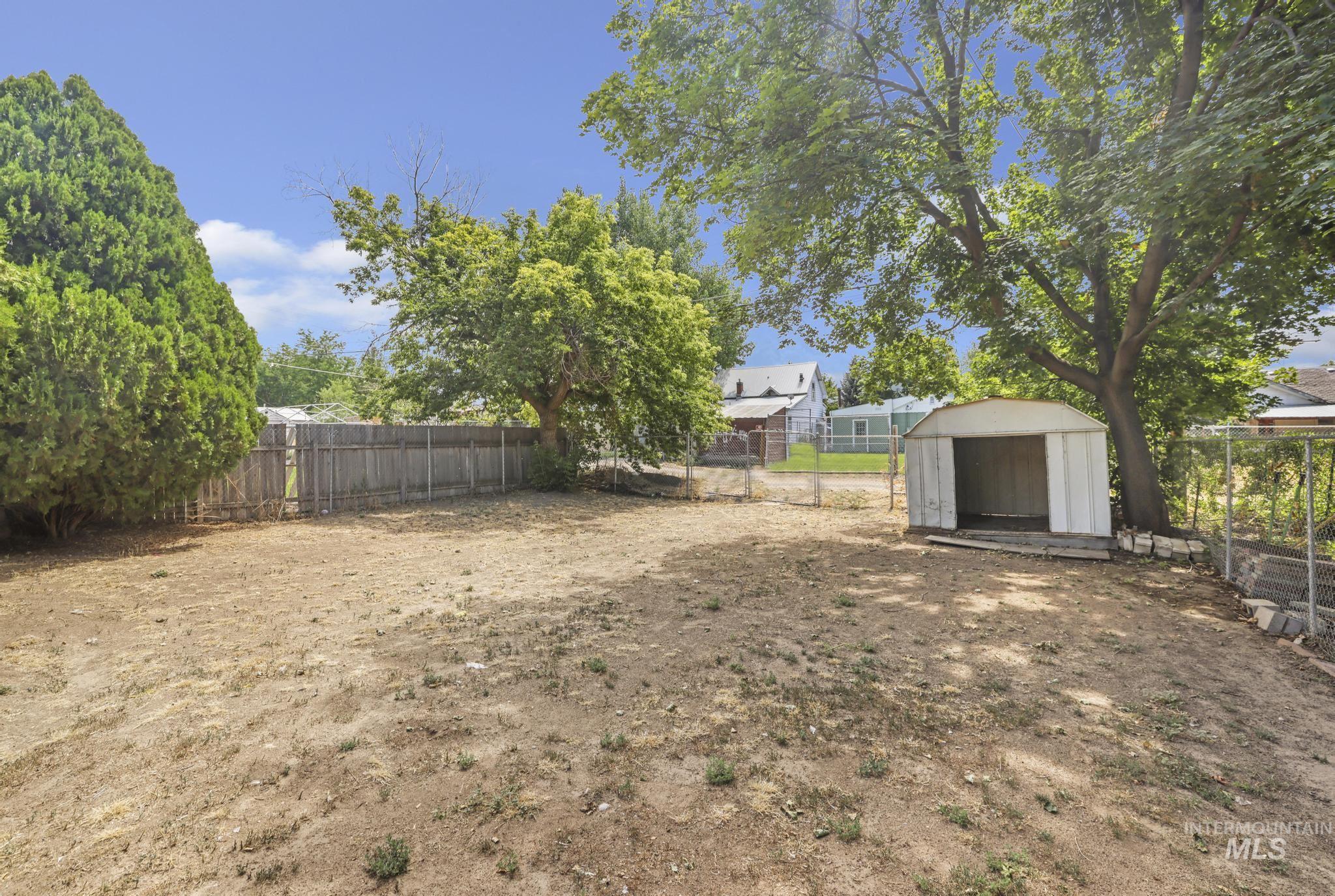 325 East Ave D Property Photo 33