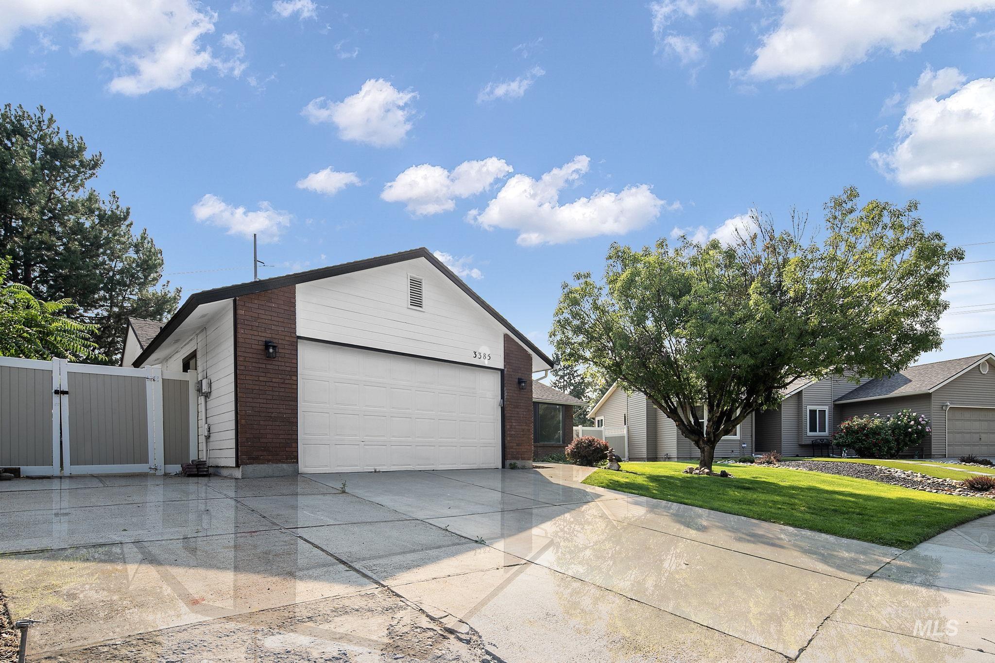 3385 N Creswell Way Property Photo 3