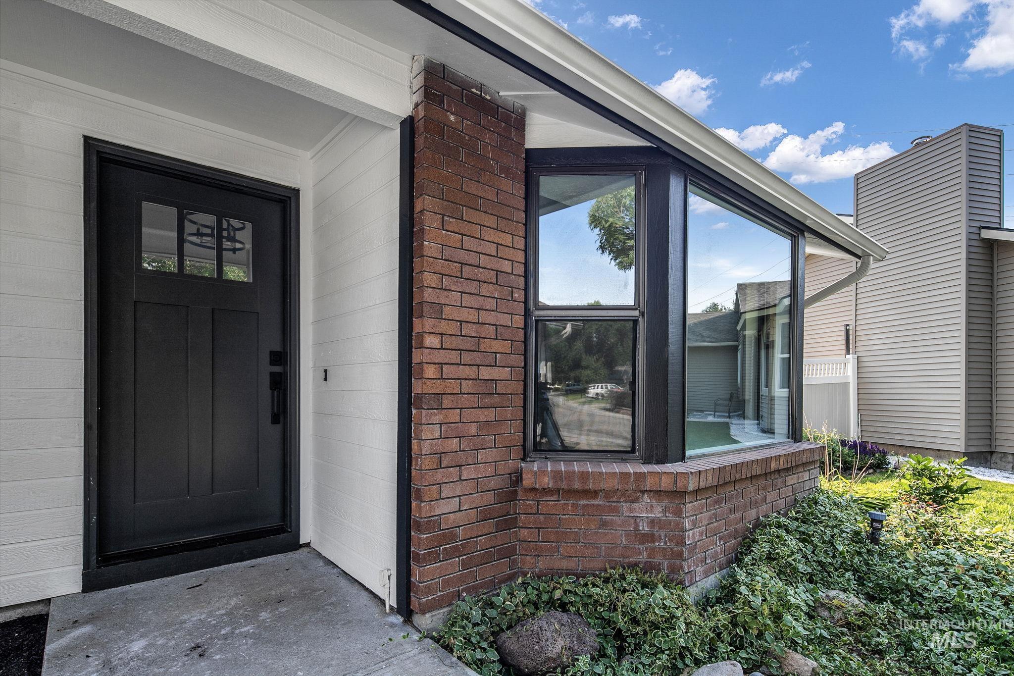 3385 N Creswell Way Property Photo 4